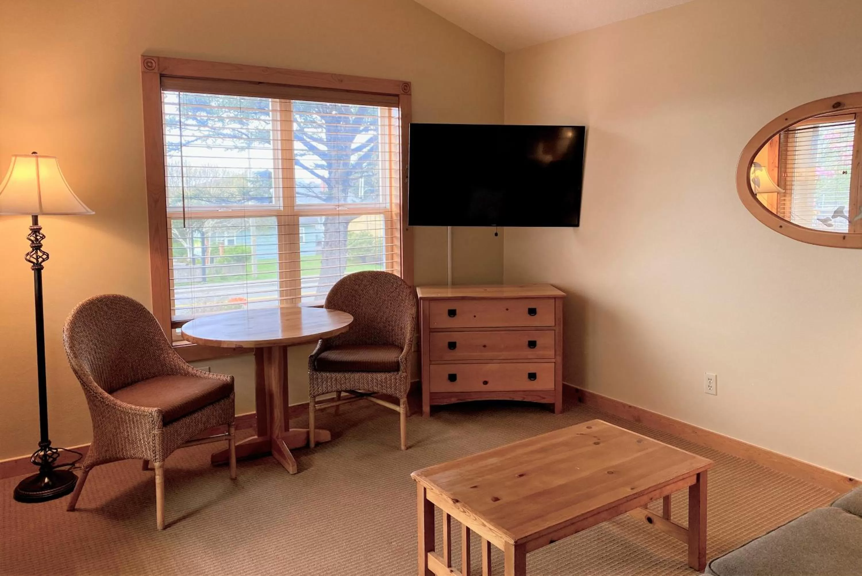 Living room, TV/Entertainment Center in Lighthouse Inn