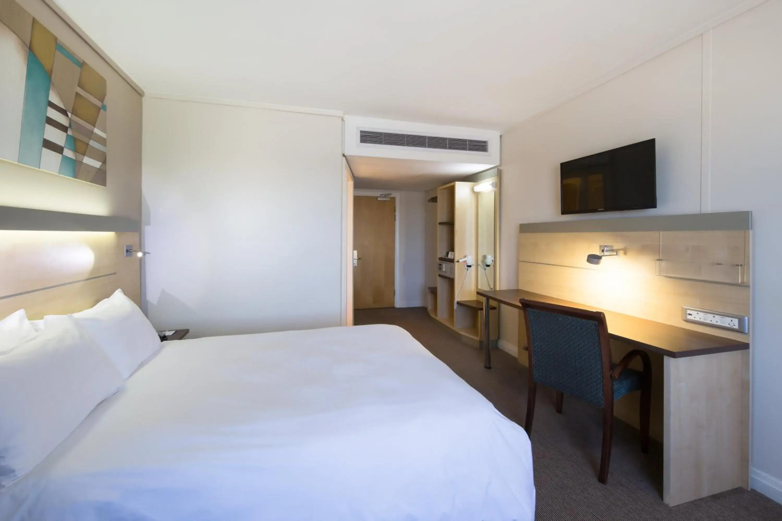 Standard Double Room with Balcony - Smoking in Holiday Inn Express Sandton-Woodmead by IHG Standard Double Room with Balcony - Smoking in Holiday Inn Express Sandton-Woodmead by IHG