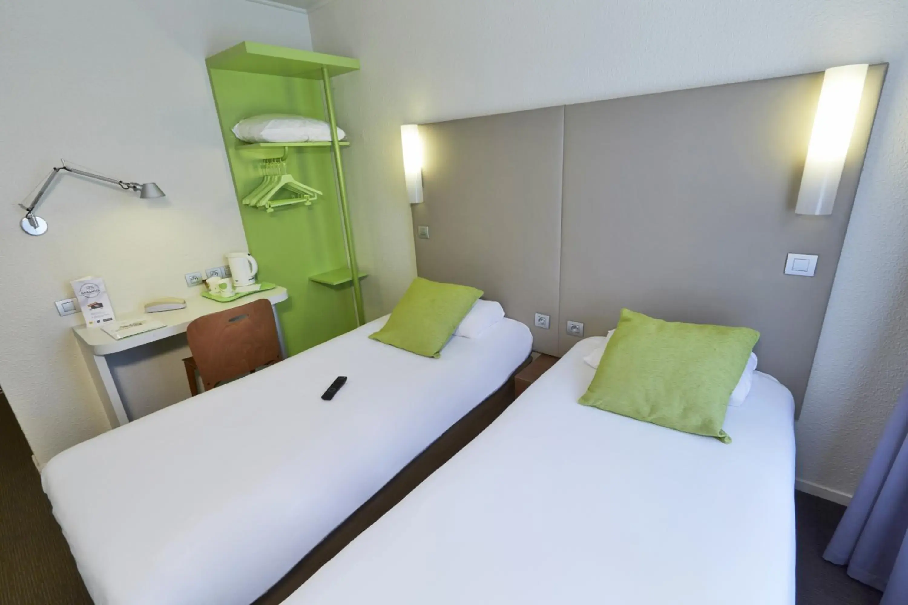 Twin Room in Campanile Paris Ouest - Porte de Champerret Levallois Twin Room in Campanile Paris Ouest - Porte de Champerret Levallois