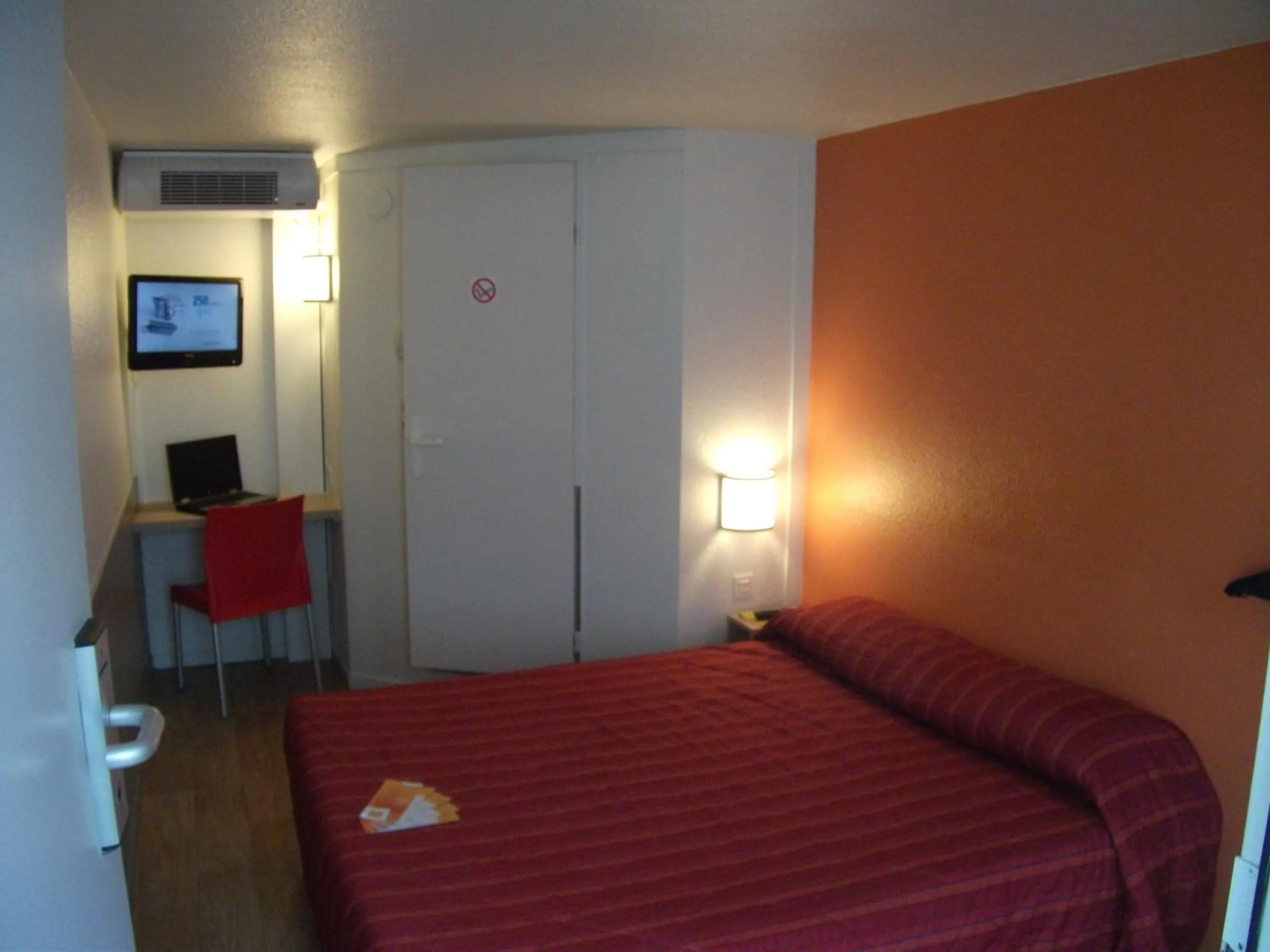 Bed in Premiere Classe Bayonne