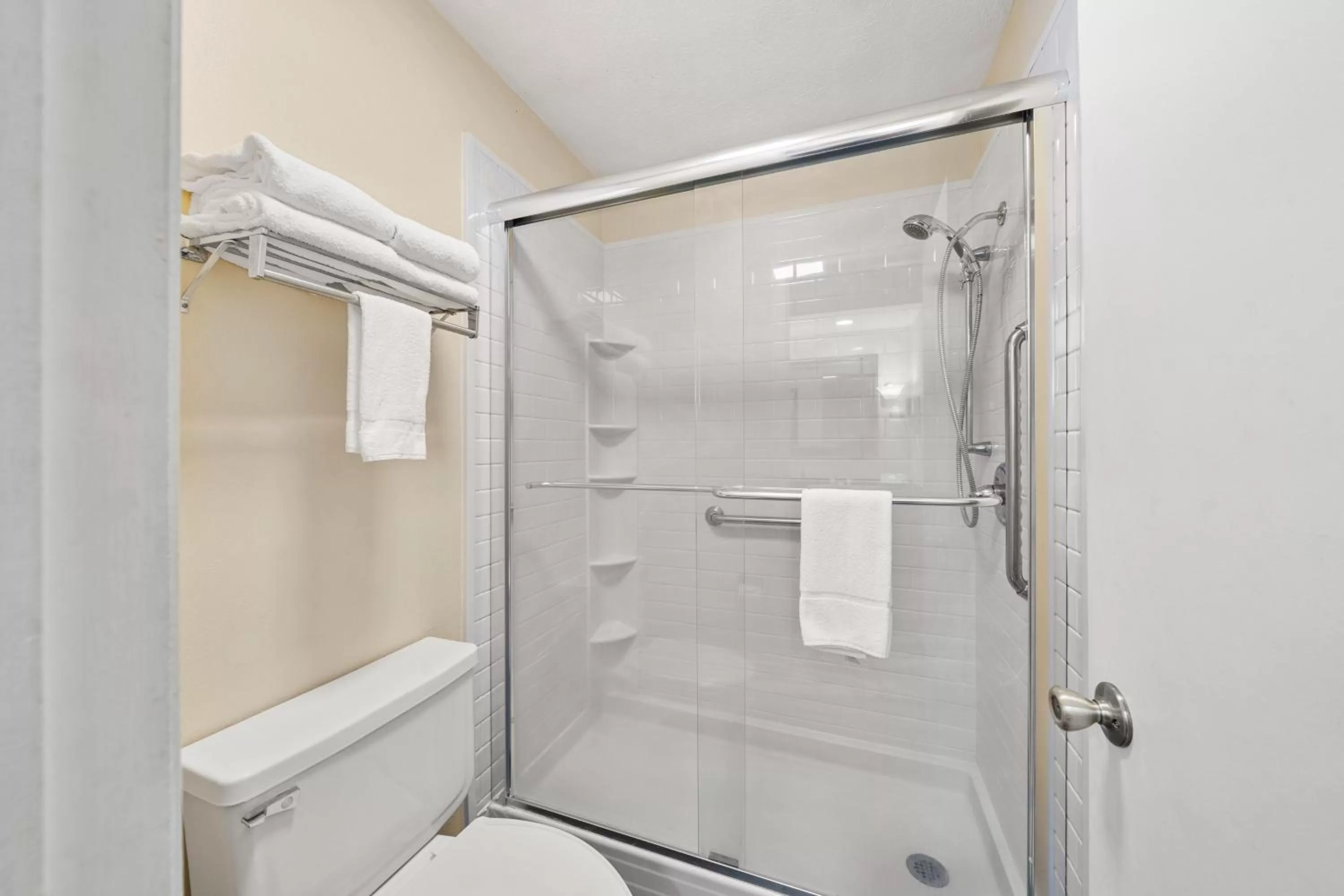 Shower in Jonathan Creek Inn and Villas