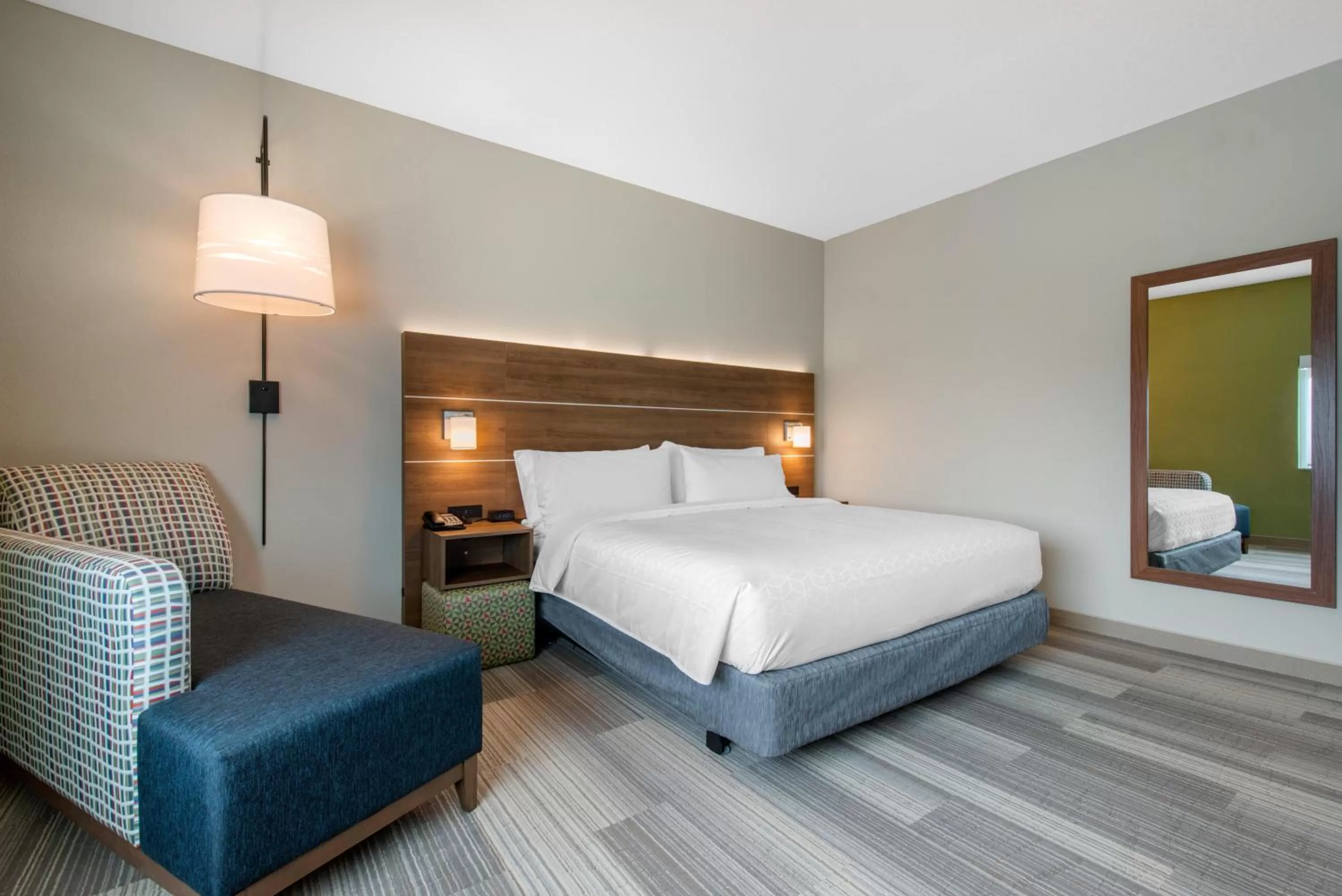 Photo of the whole room, Bed in Holiday Inn Express & Suites Alachua - Gainesville Area by IHG