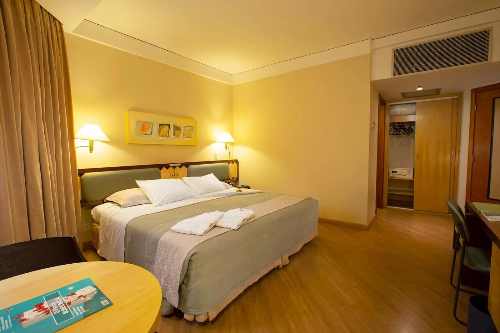 Bed in Golden Tower Pinheiros by Fênix Hotéis