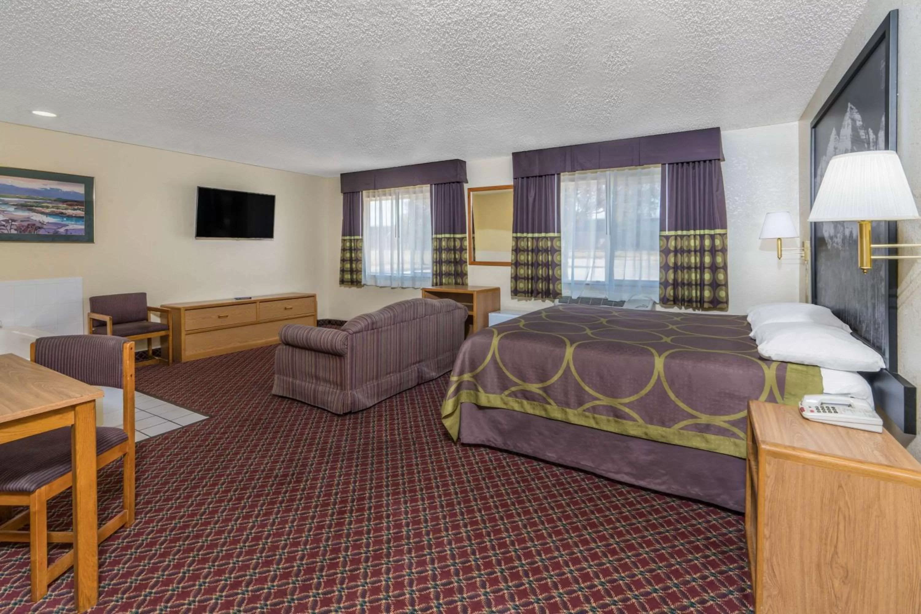 Photo of the whole room, Bed in Super 8 by Wyndham Fountain