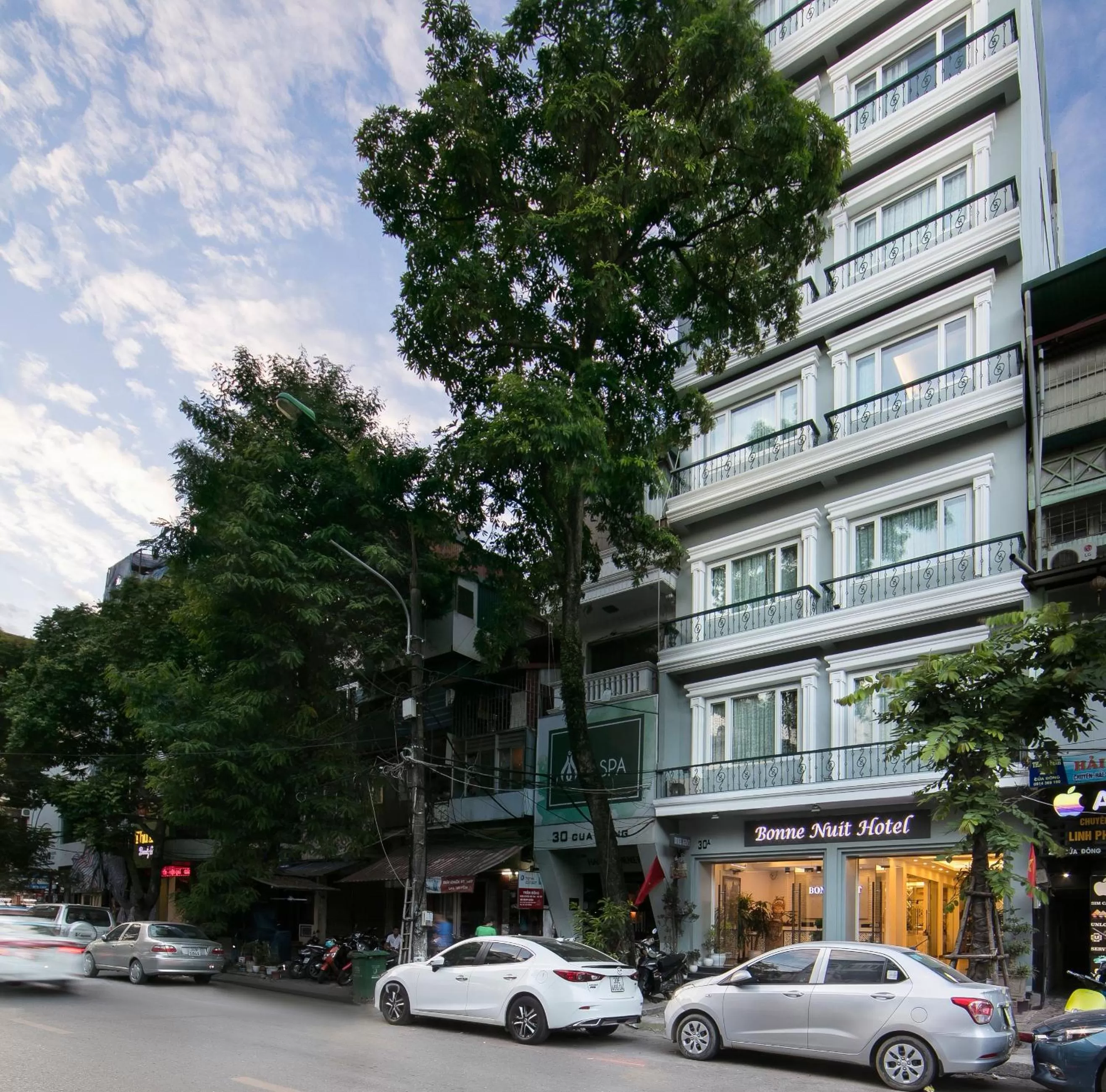 Property building in Bonne Nuit Hotel & Spa Hanoi