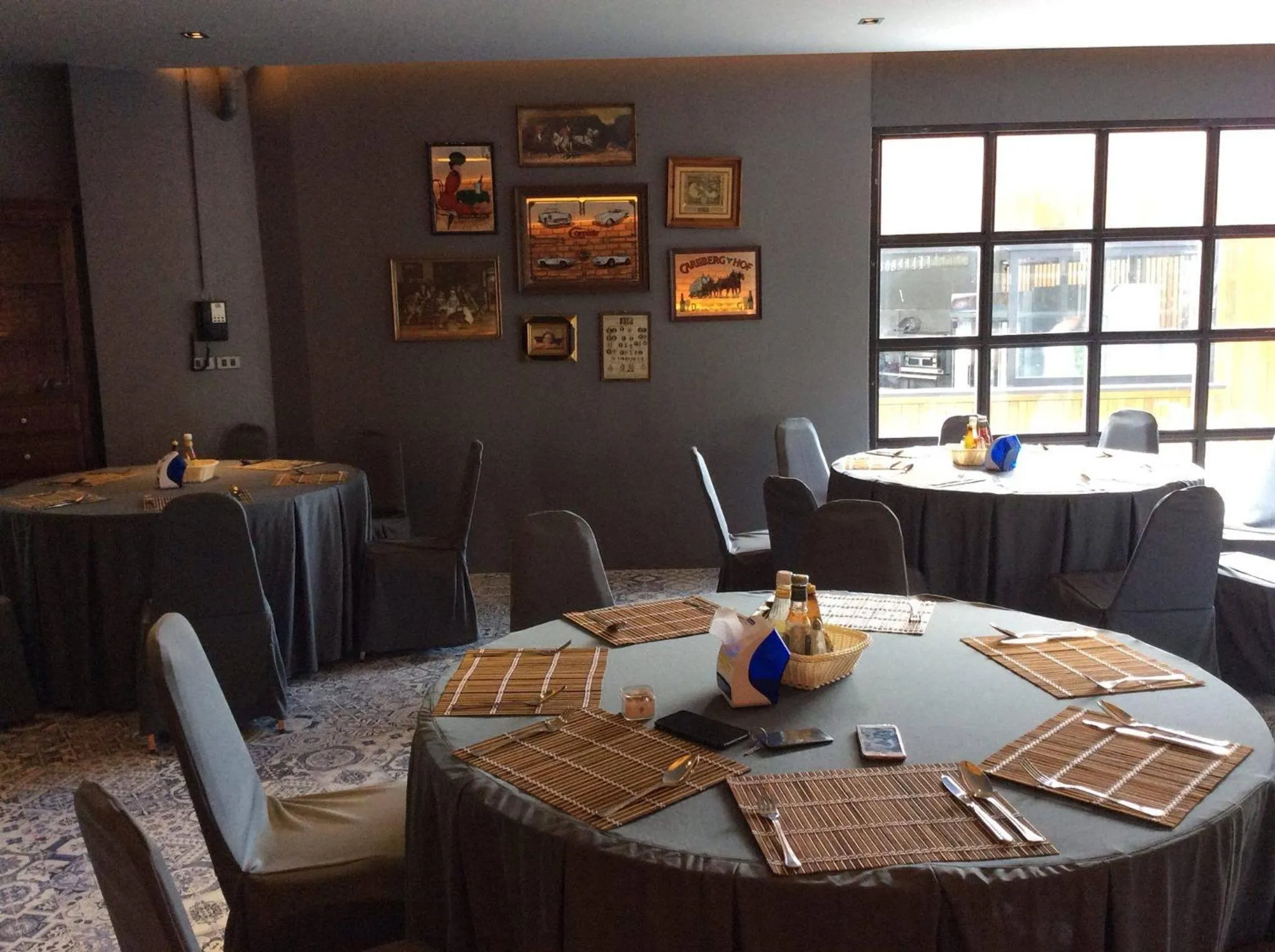 Restaurant/places to eat in Loft Mania Boutique Hotel