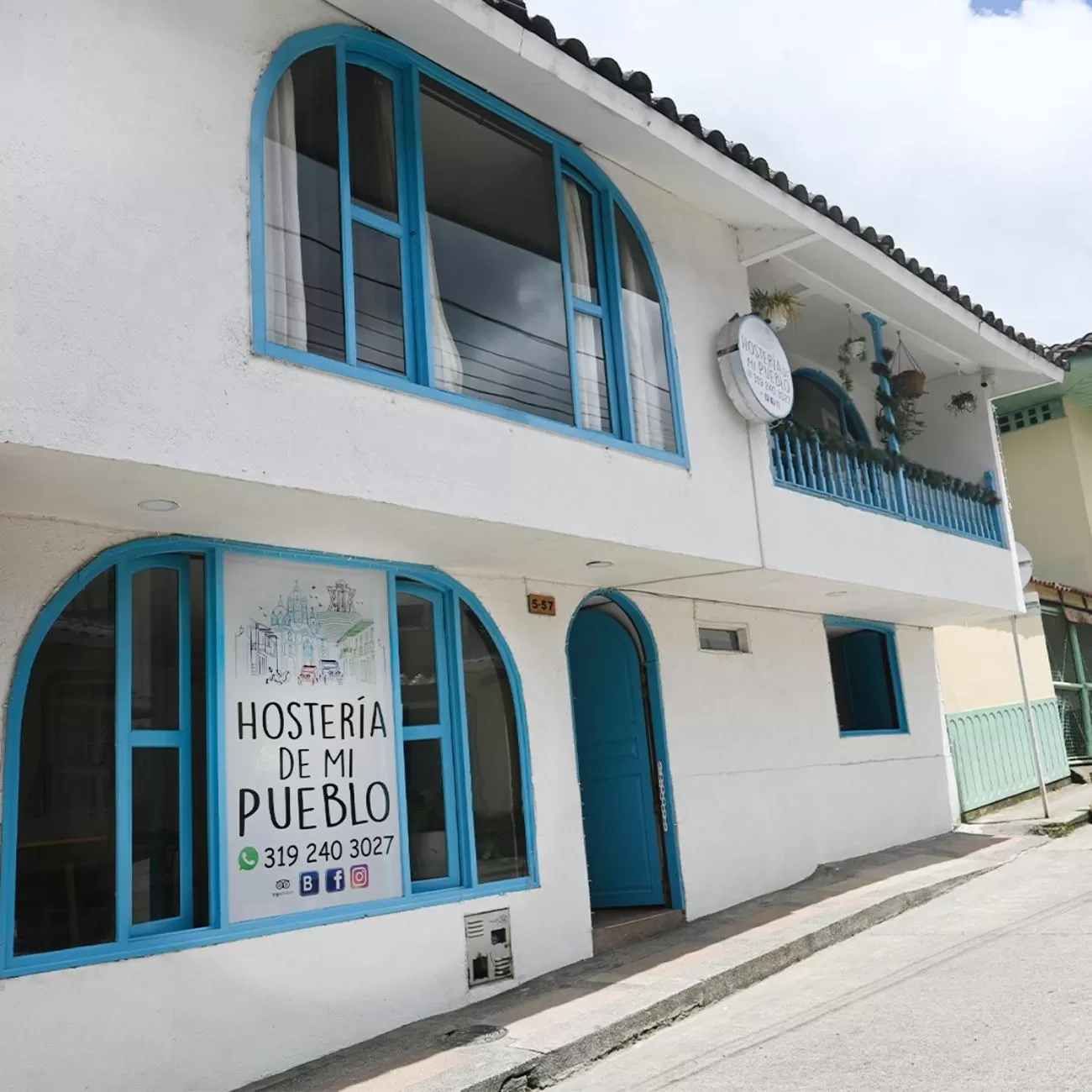 Facade/entrance, Property Building in Hosteria De Mi Pueblo