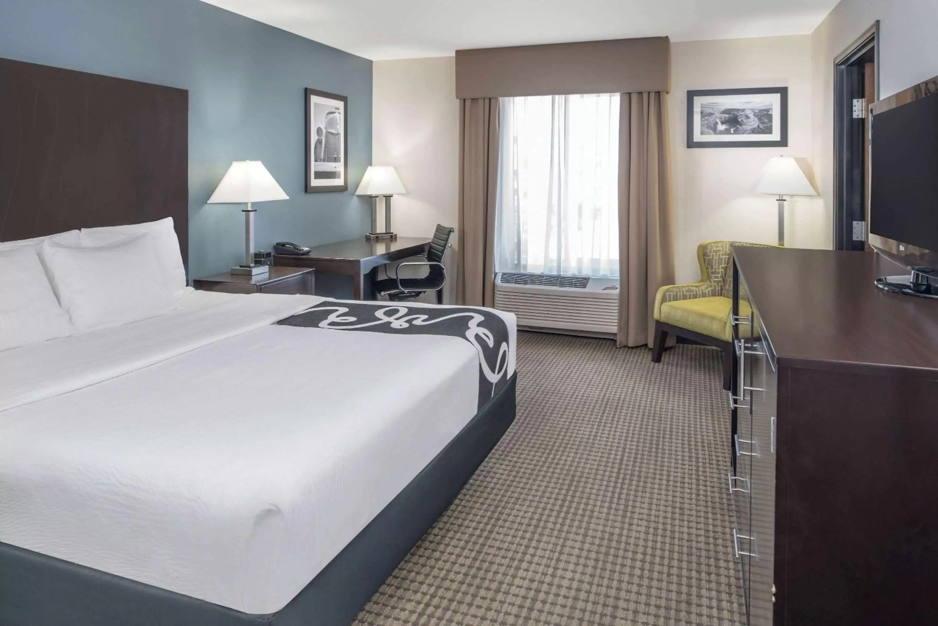 Photo of the whole room, Bed in La Quinta by Wyndham Moscow Pullman