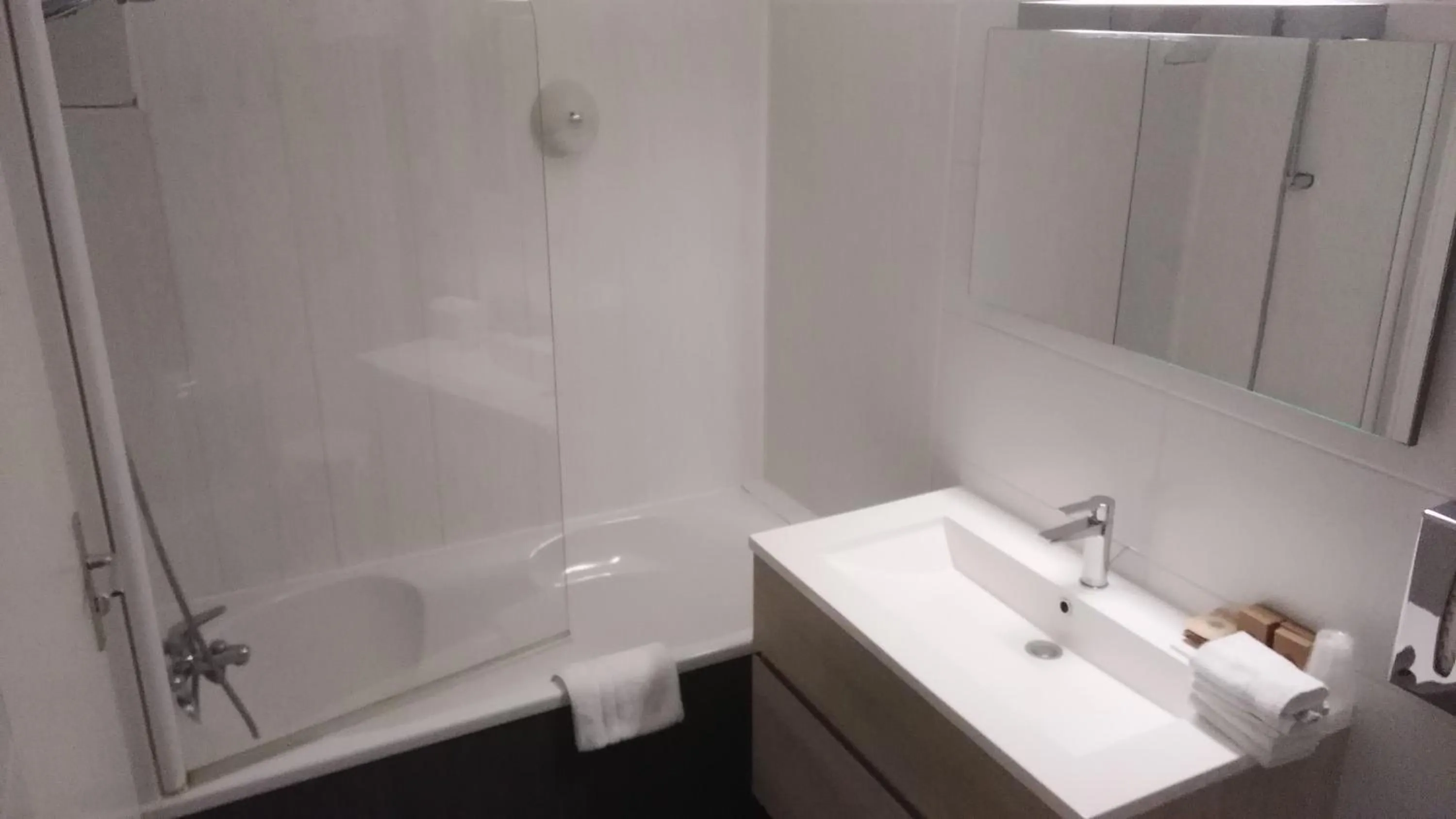 Bathroom in Hotel Henri IV