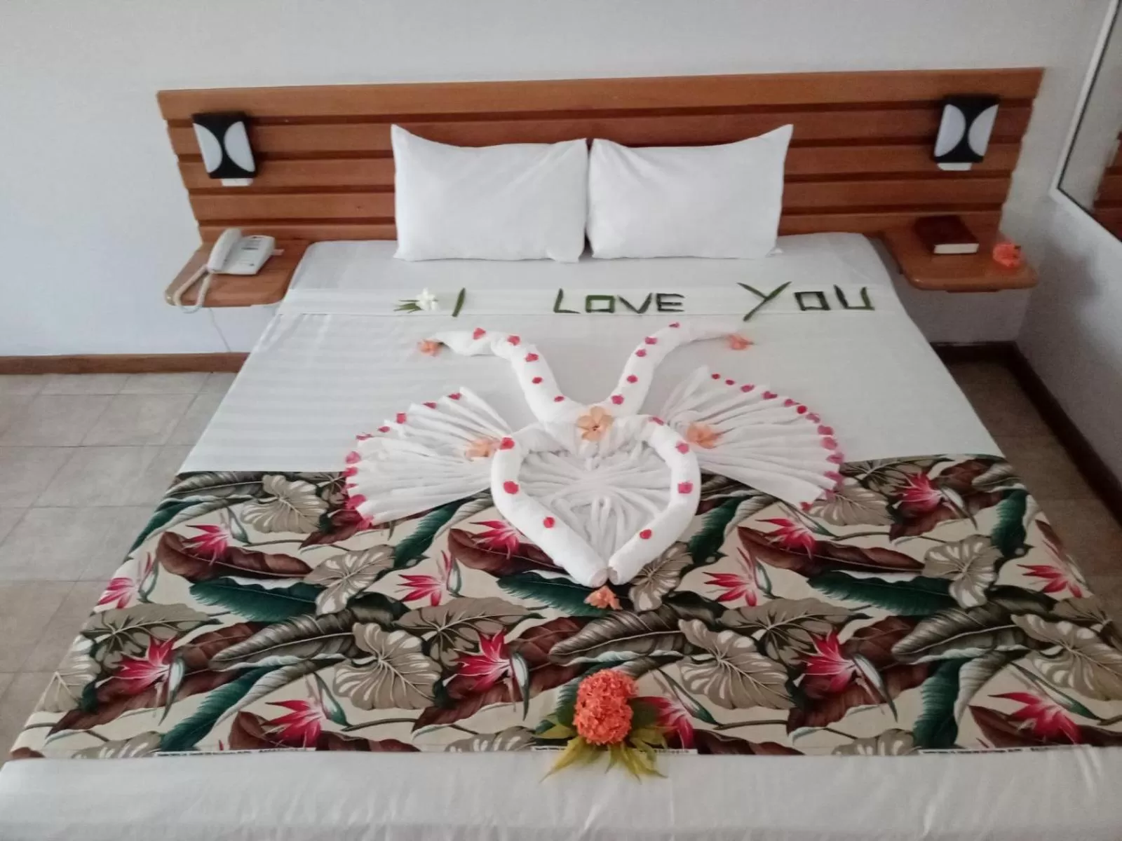 Bed in Anchorage Beach Resort
