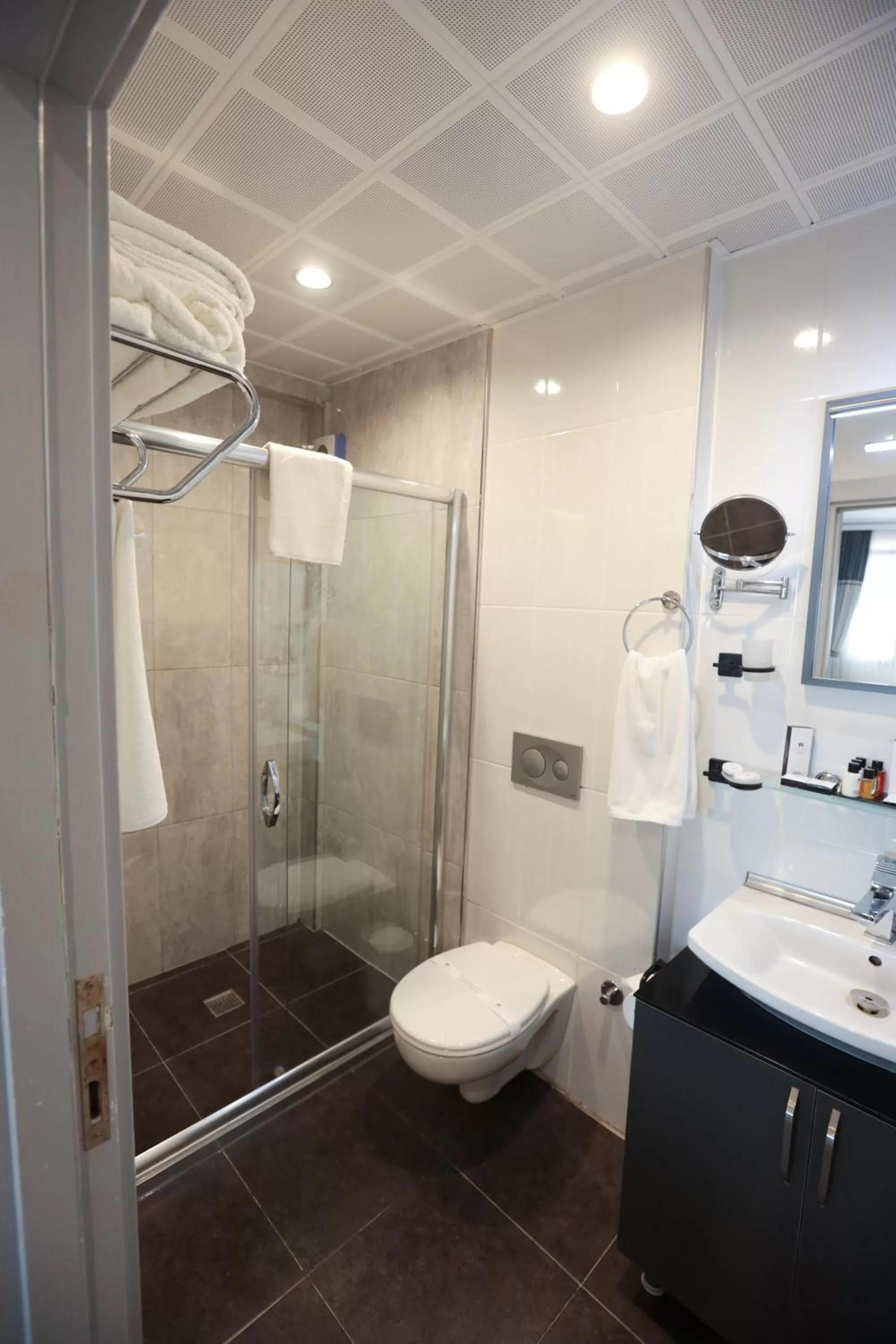 Bathroom in Skalion Hotel