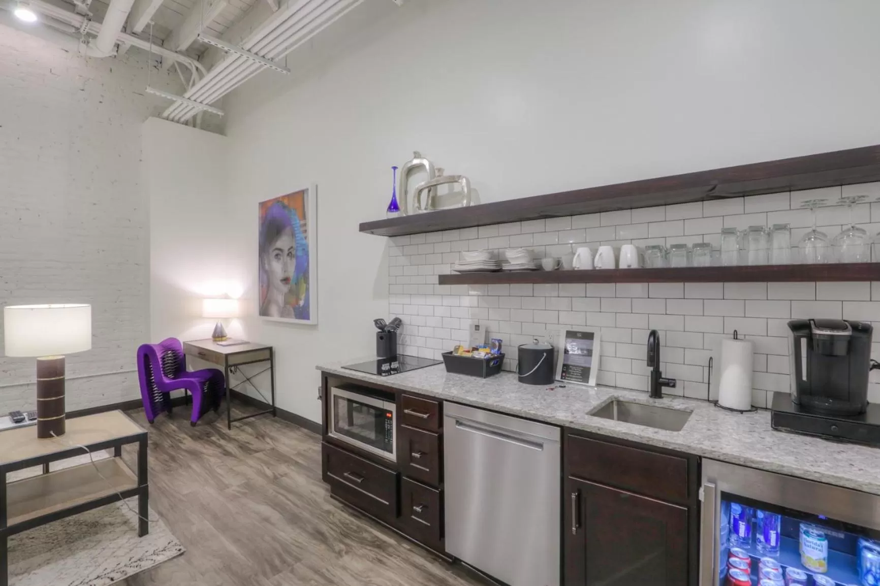 Coffee/tea facilities in Studio 154 Hotel