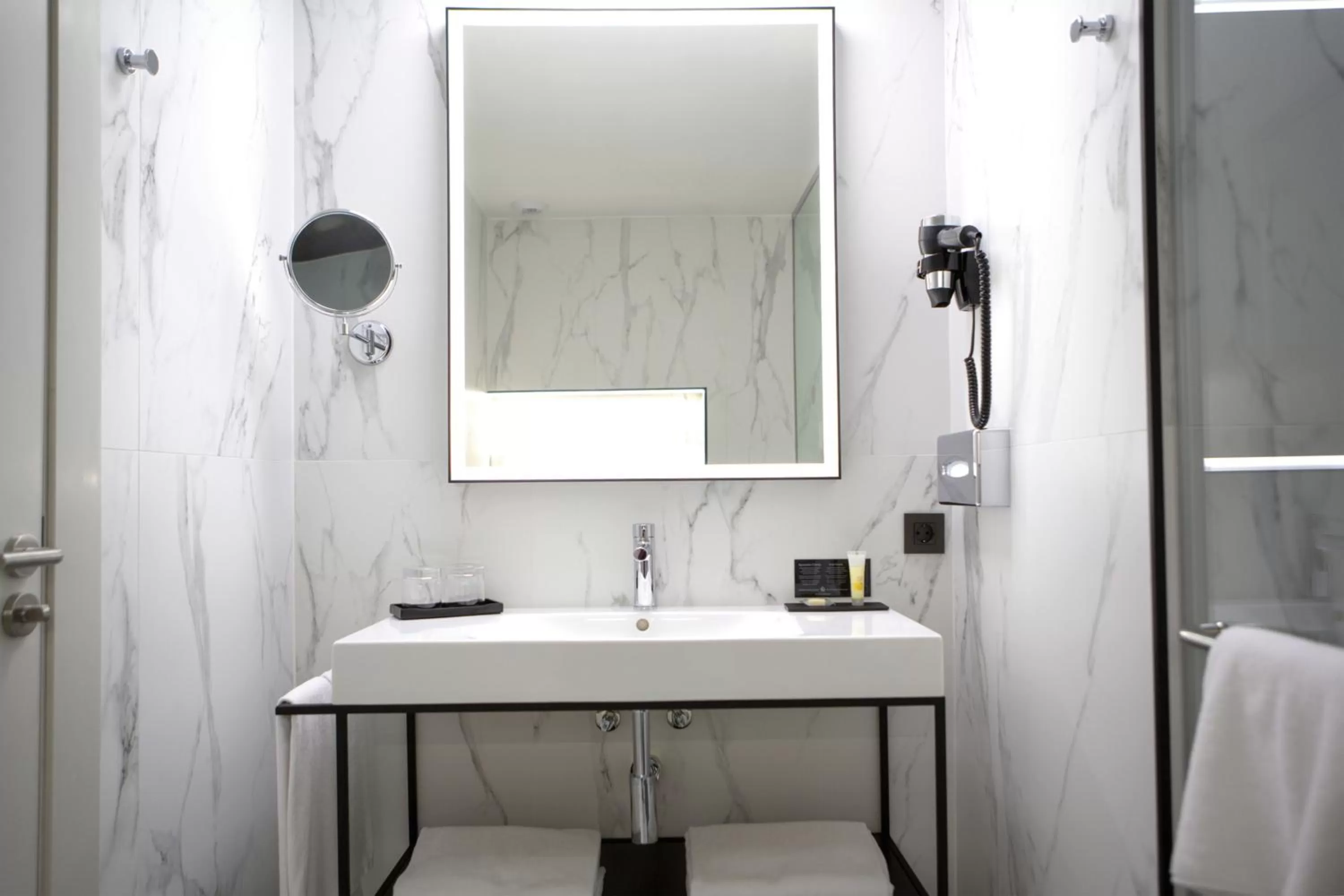 Toilet in Riu Plaza España