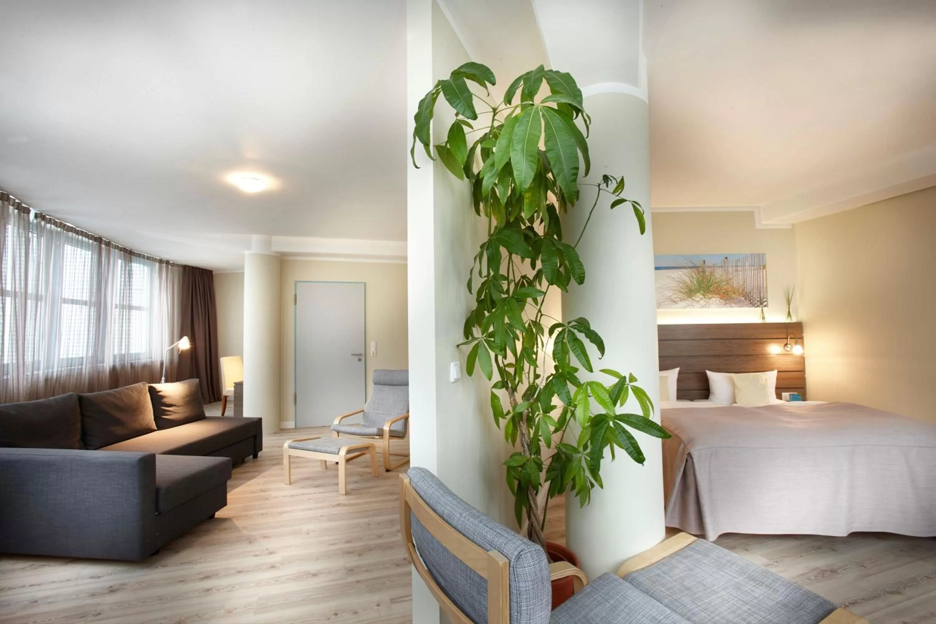 Photo of the whole room, Bed in Hotel Kiel by Golden Tulip