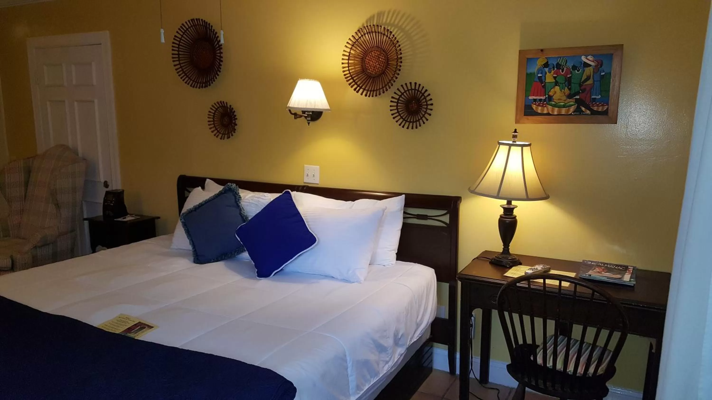 Photo of the whole room, Bed in The Caribbean Court Boutique Hotel