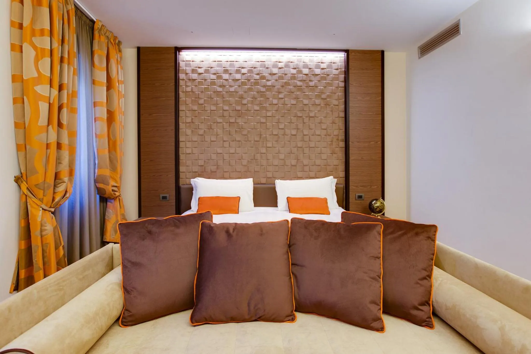 Bed in Solo Experience Hotel