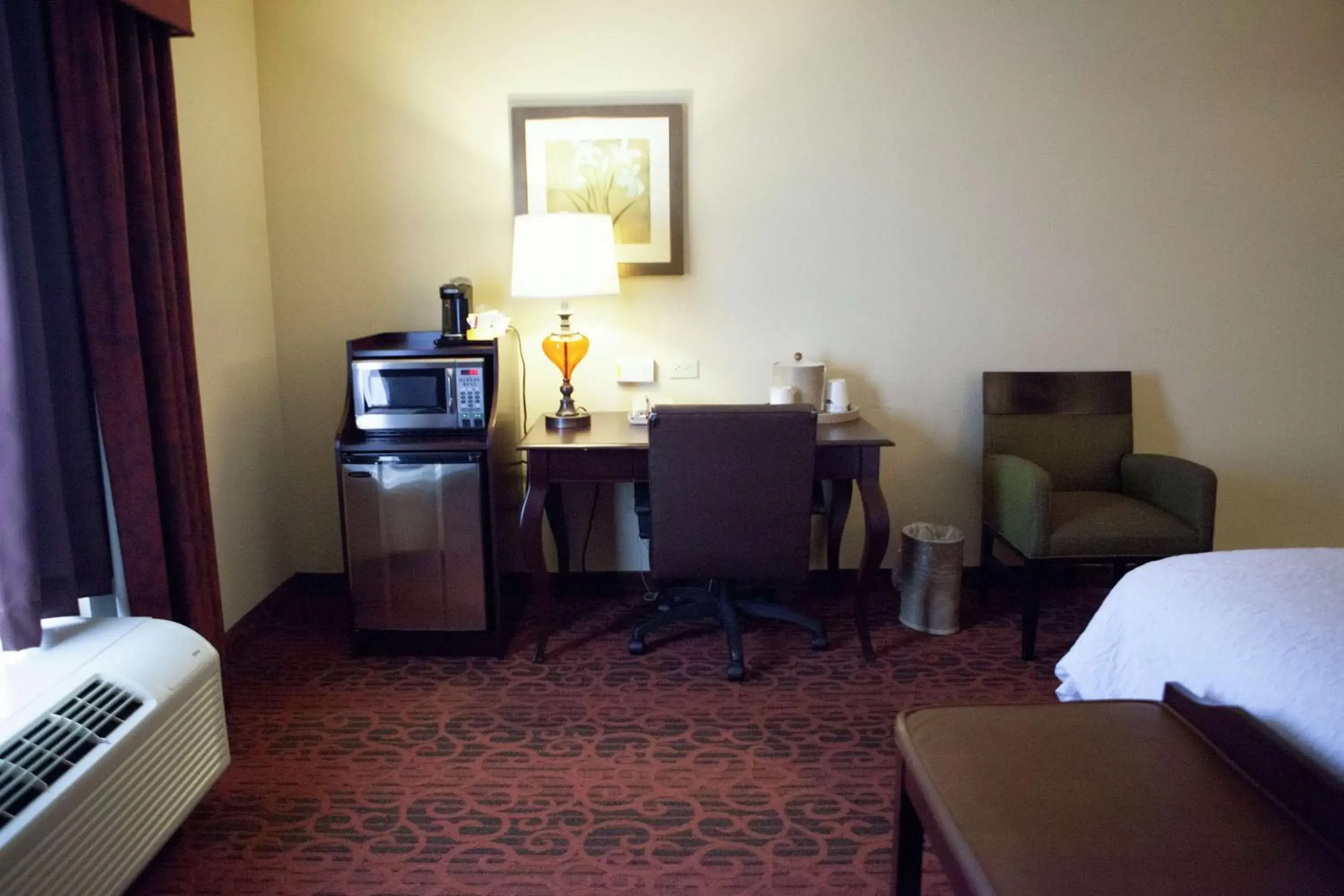 King Room - Non-Smoking in Hampton Inn Rochester-Webster King Room - Non-Smoking in Hampton Inn Rochester-Webster