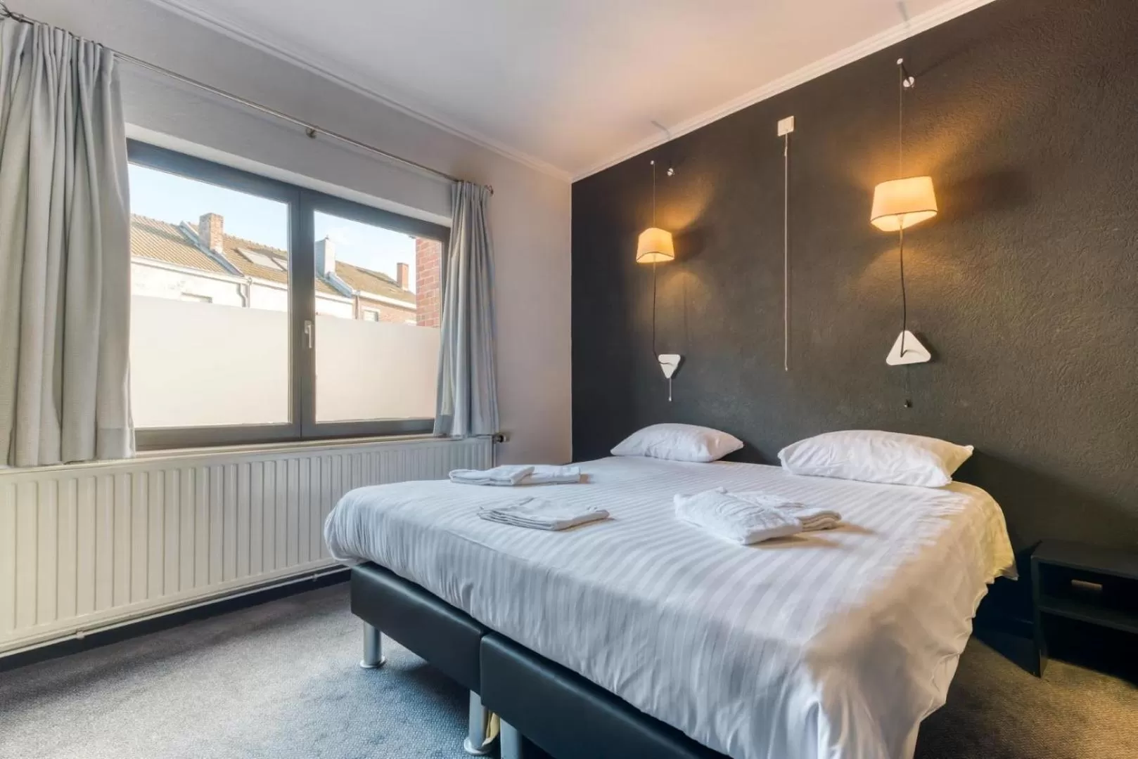 Bedroom, Bed in Hôtel de la Gare