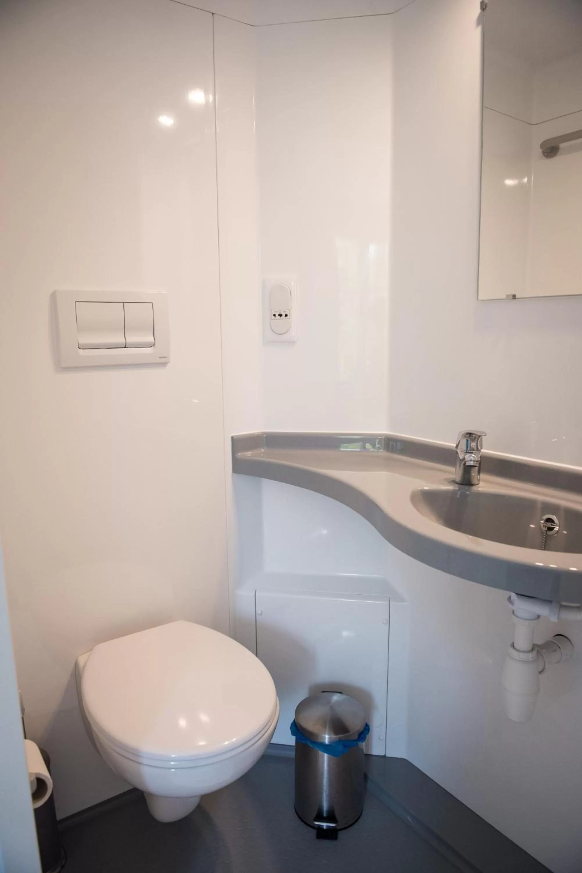 Toilet in Logis Hotel Restaurant Le Relais Fleuri