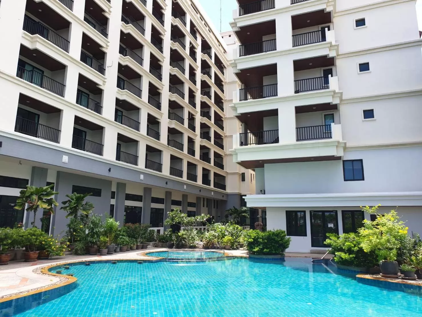 Swimming pool in Mike Garden Resort - SHA EXTAR PLUS