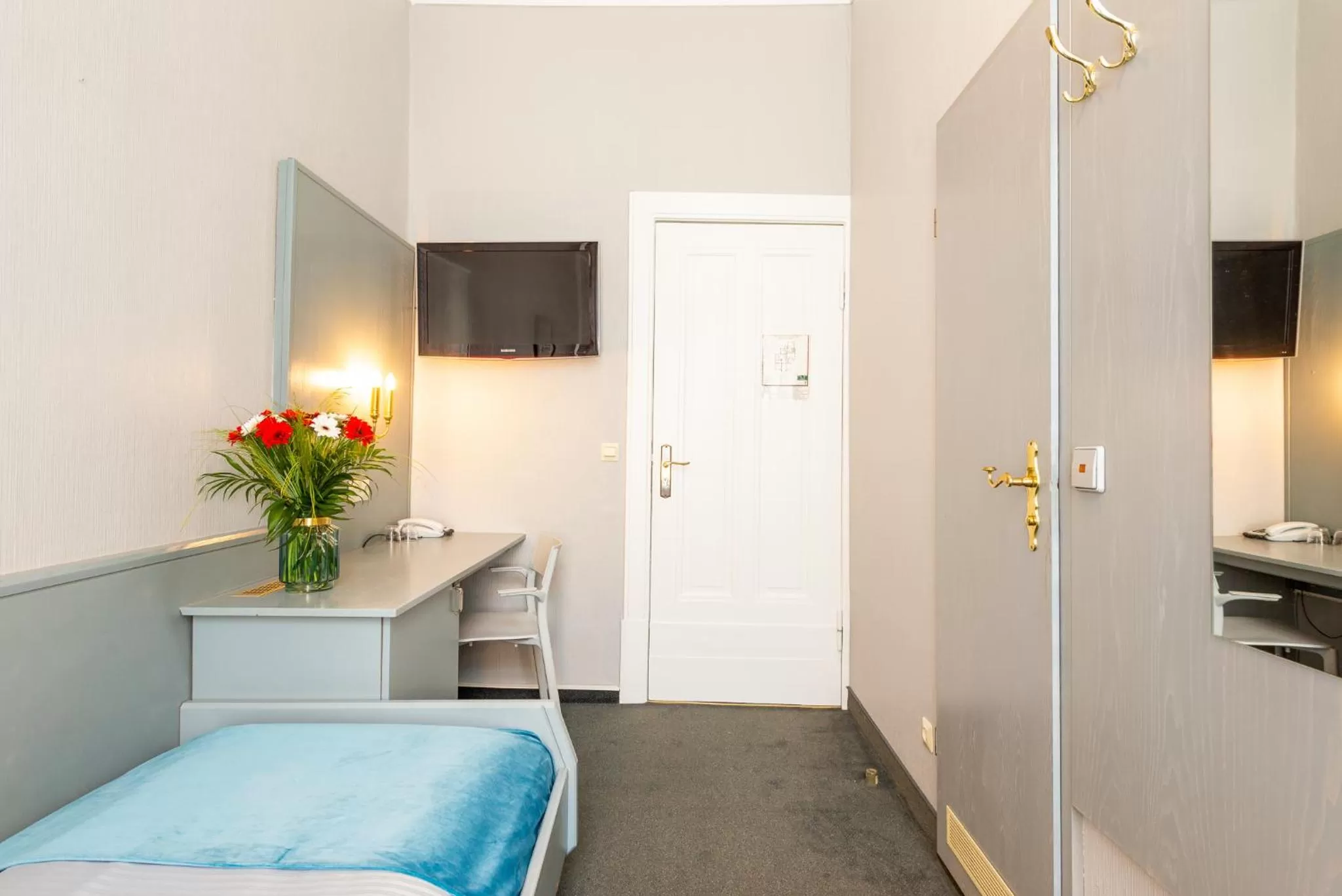 Photo of the whole room, Bed in W22 Hotel am Kurfürstendamm