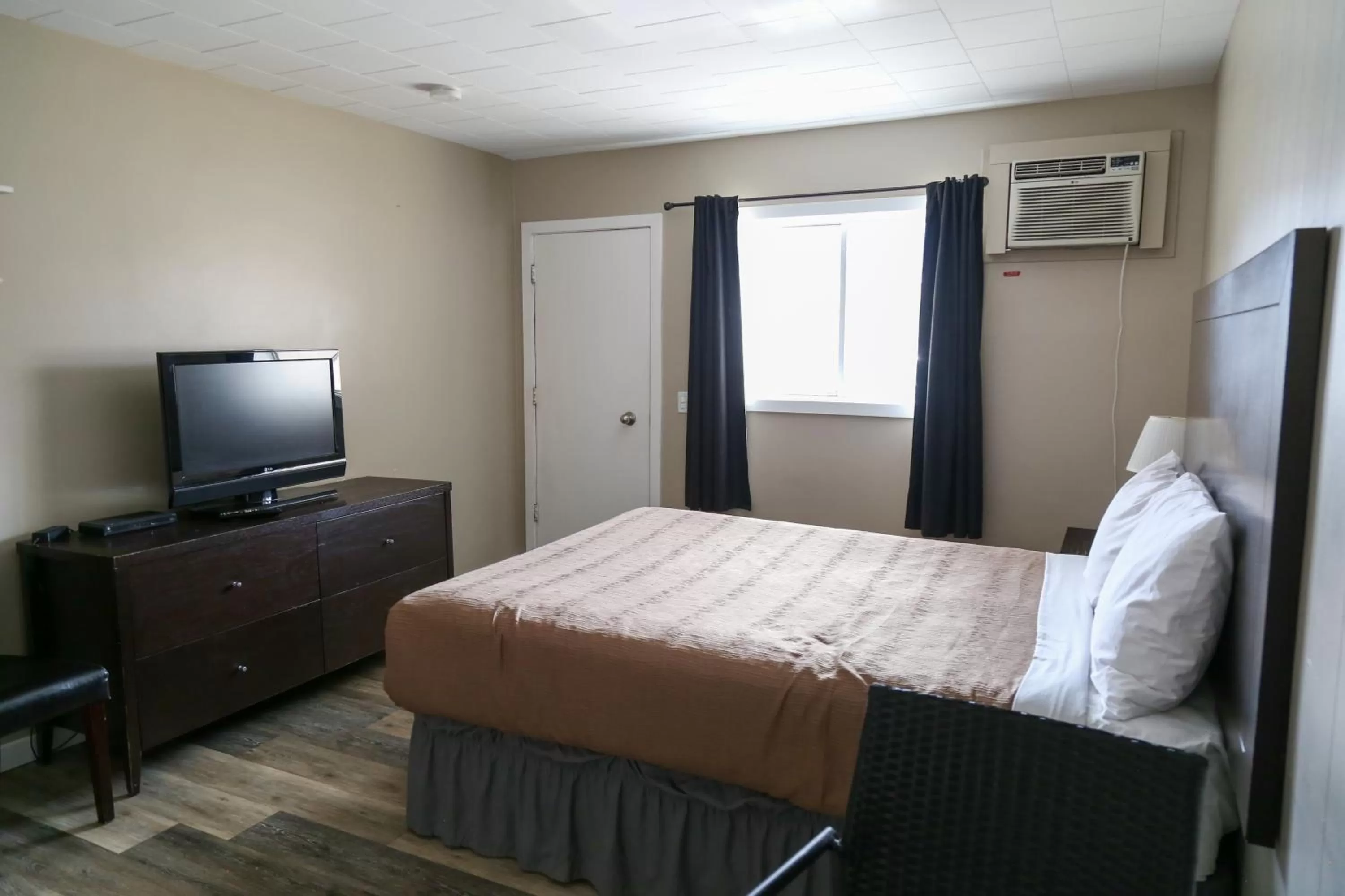 Bed in Richter Pass Beach Resort