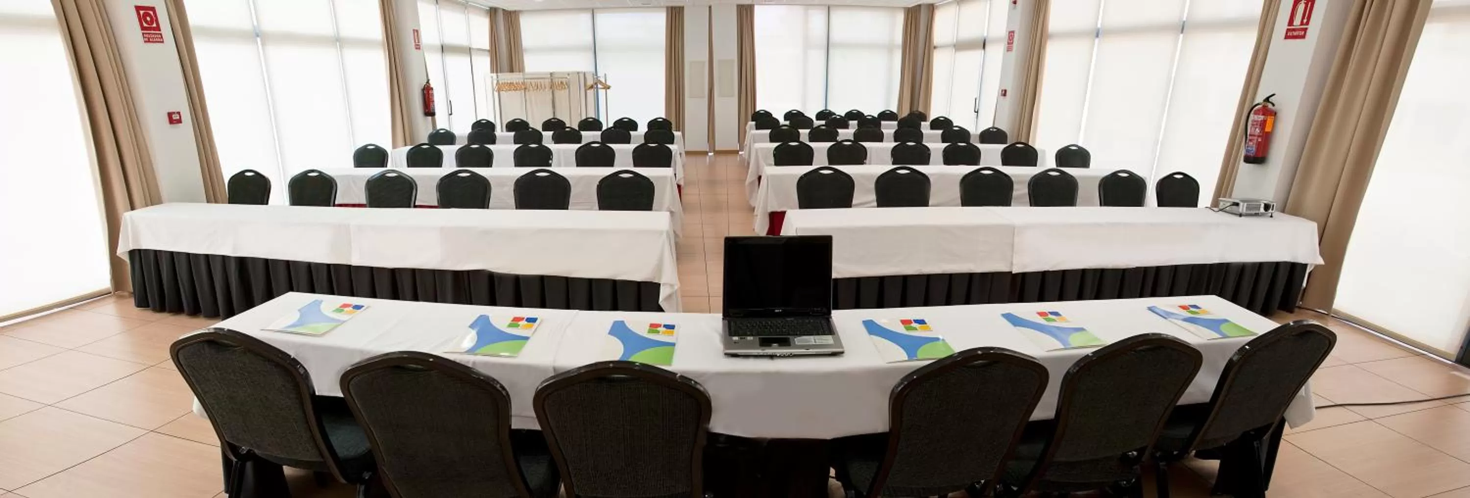 Business facilities in Compostela Suites