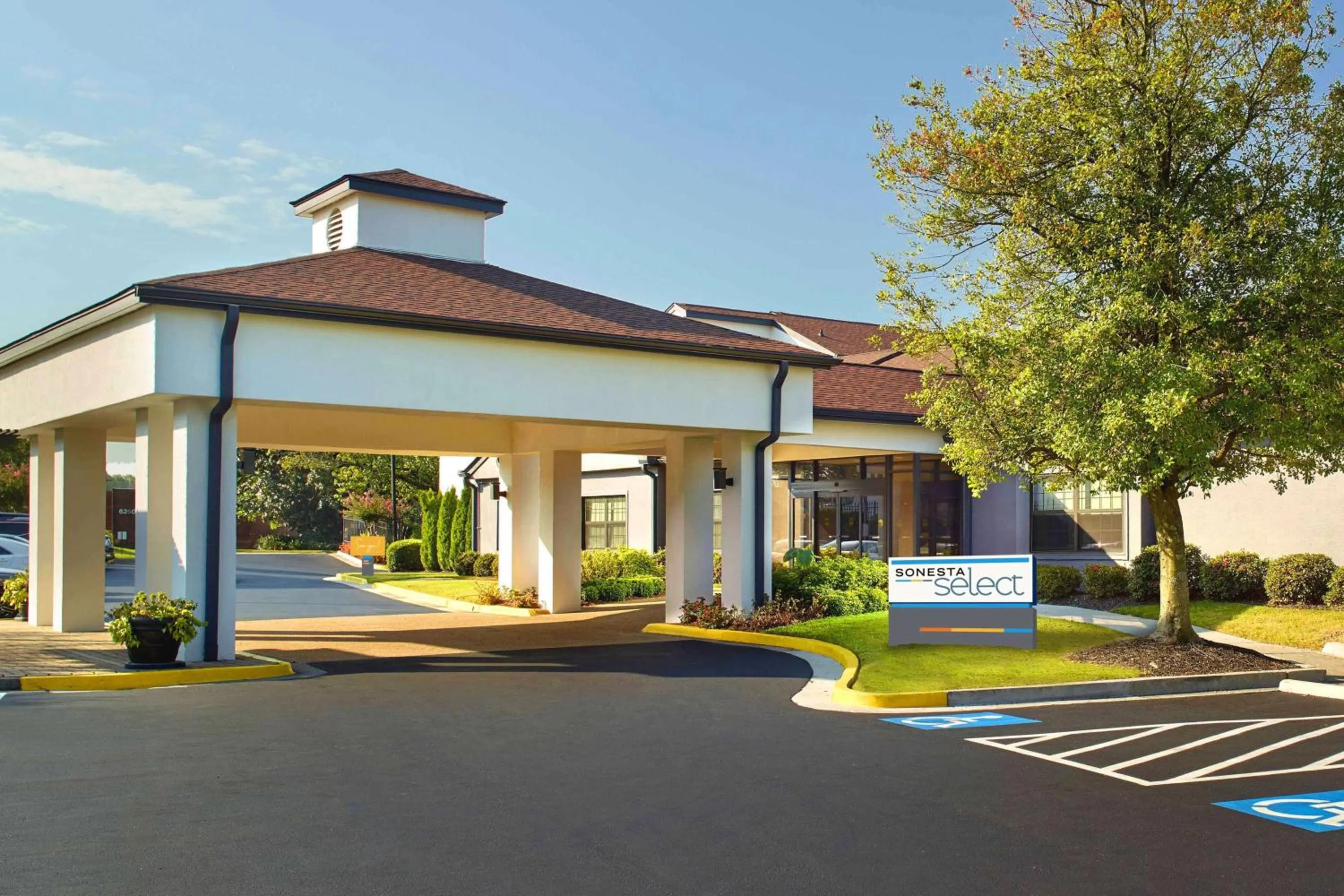 Property building in Sonesta Select Atlanta Norcross I 85