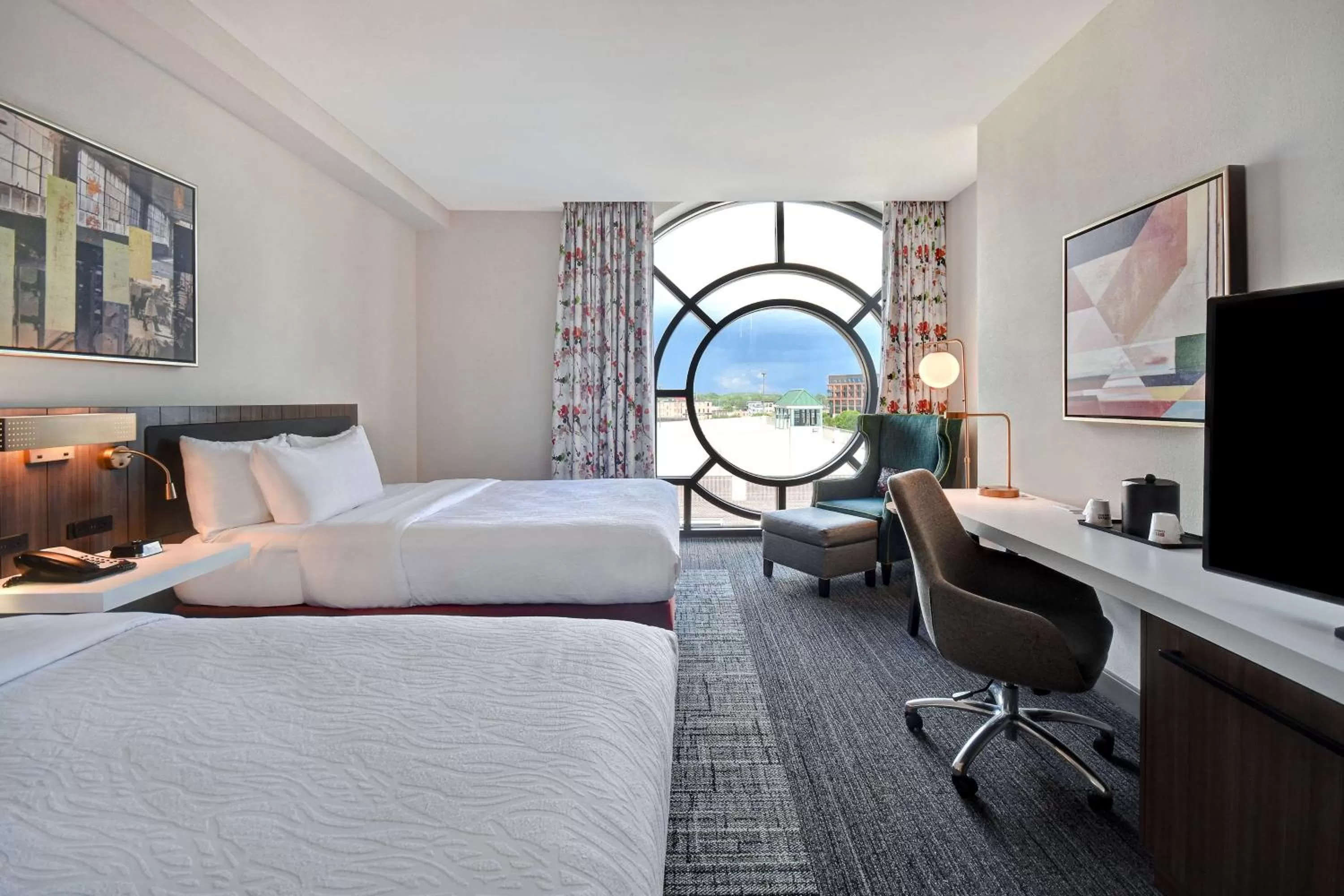 Bed in Hilton Garden Inn Kalamazoo Downtown