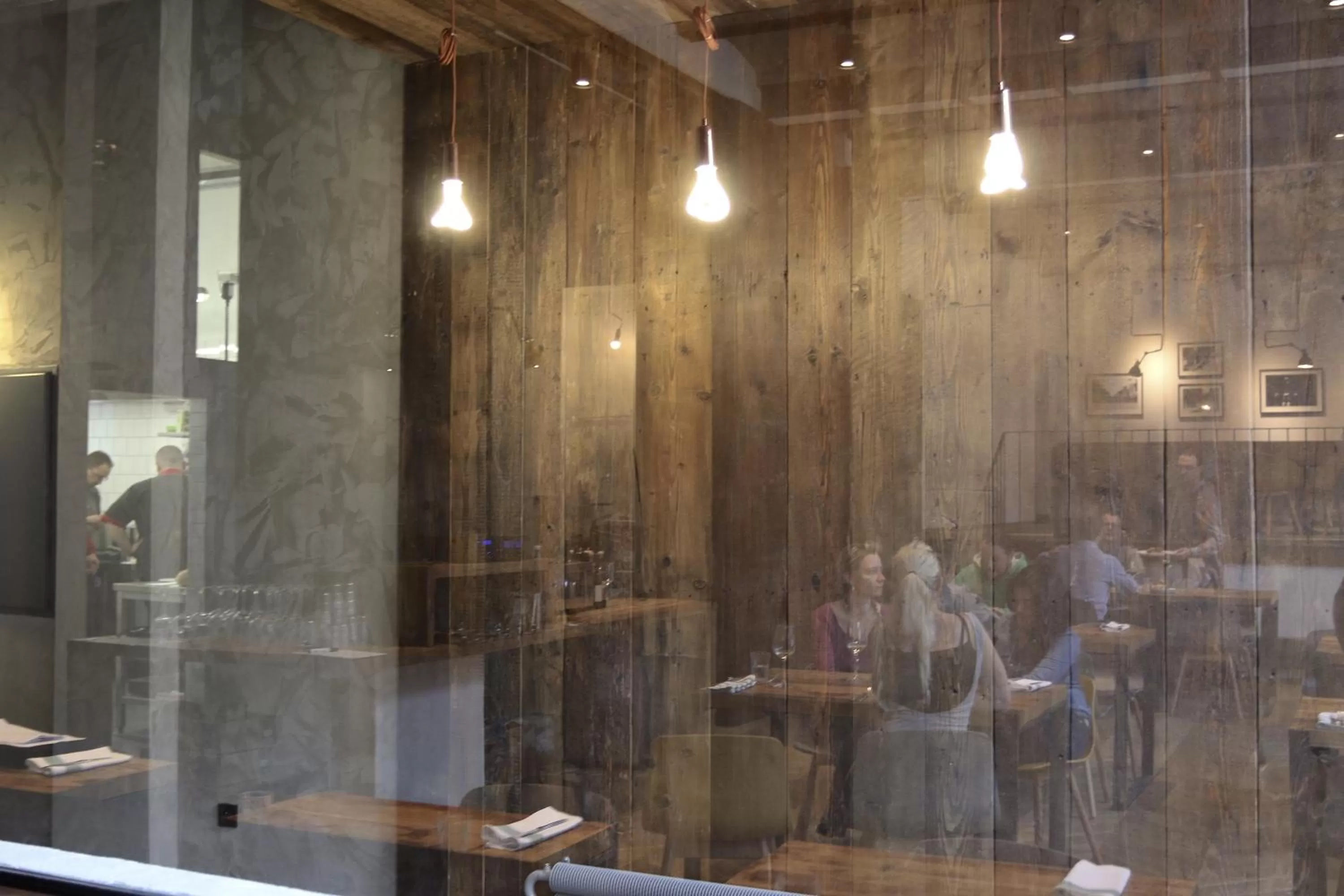 Restaurant/places to eat in Hotel city.city