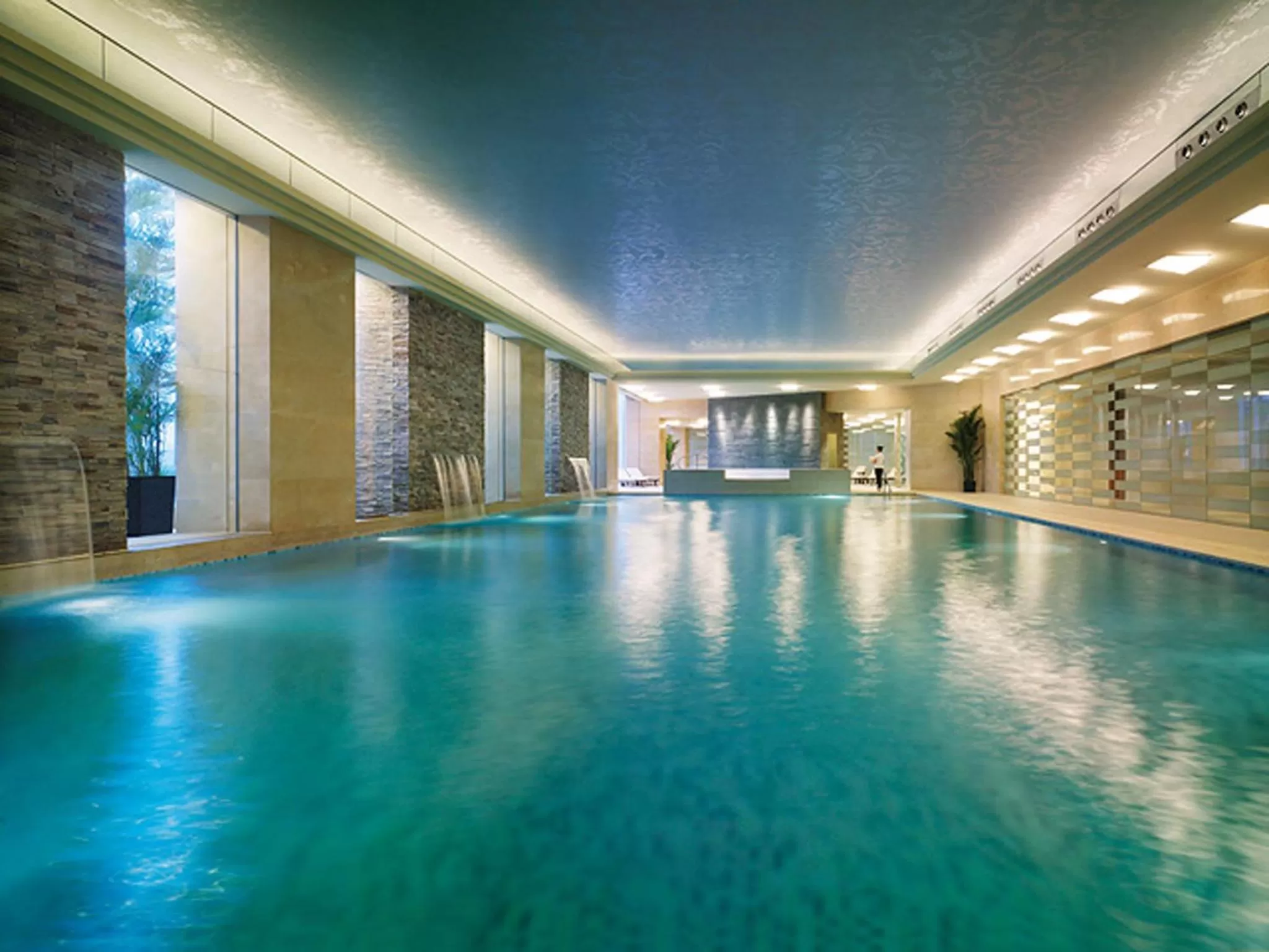 Swimming pool in Shangri-La Qingdao