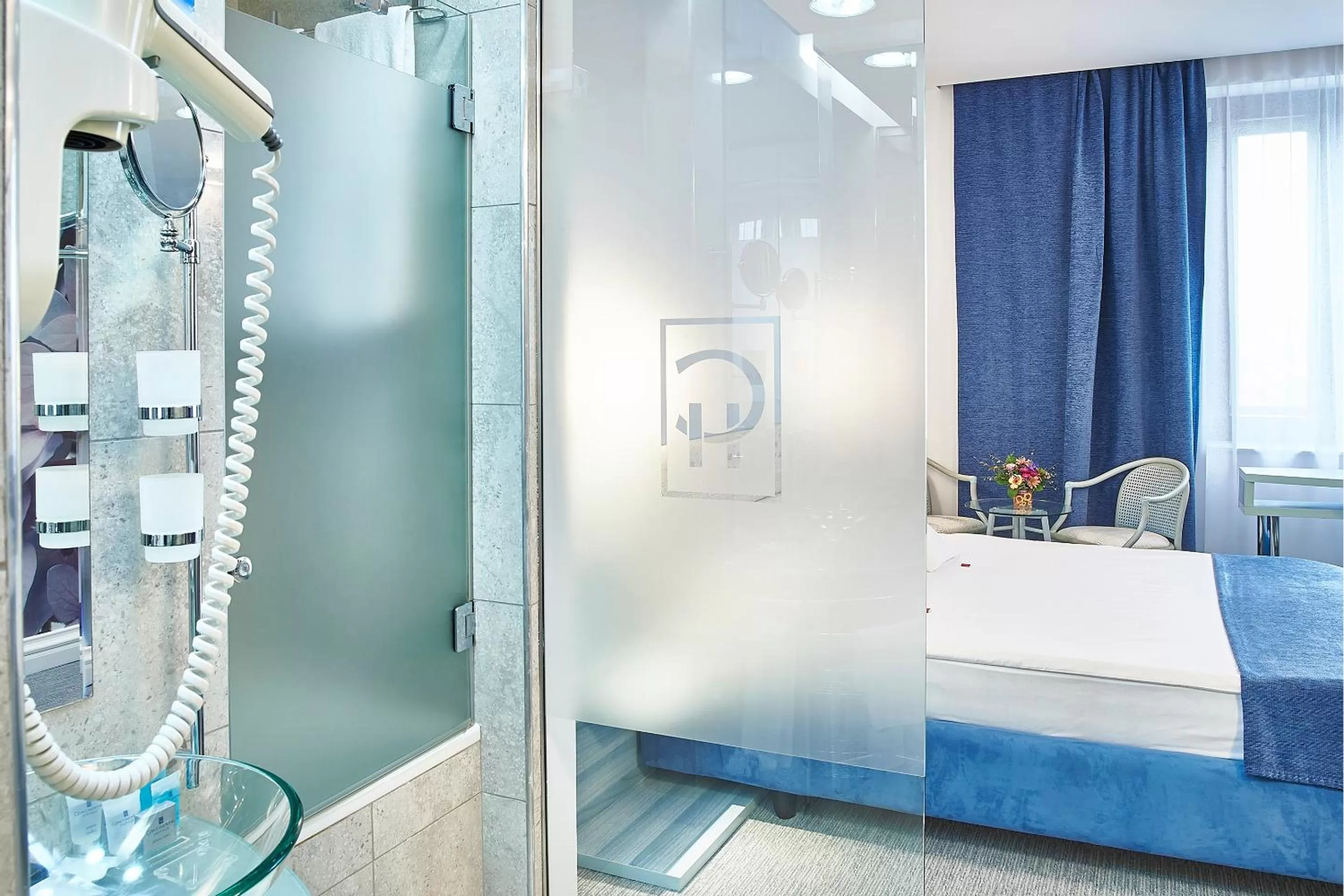 Bathroom, Bed in Continental Forum Sibiu