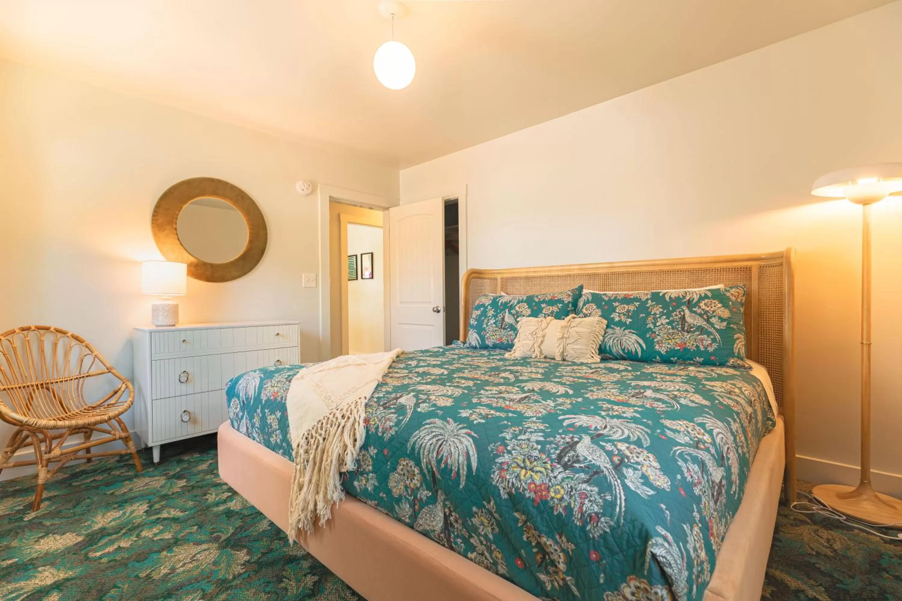 Bed in RYE MOTOR INN - An Adults Only Hotel