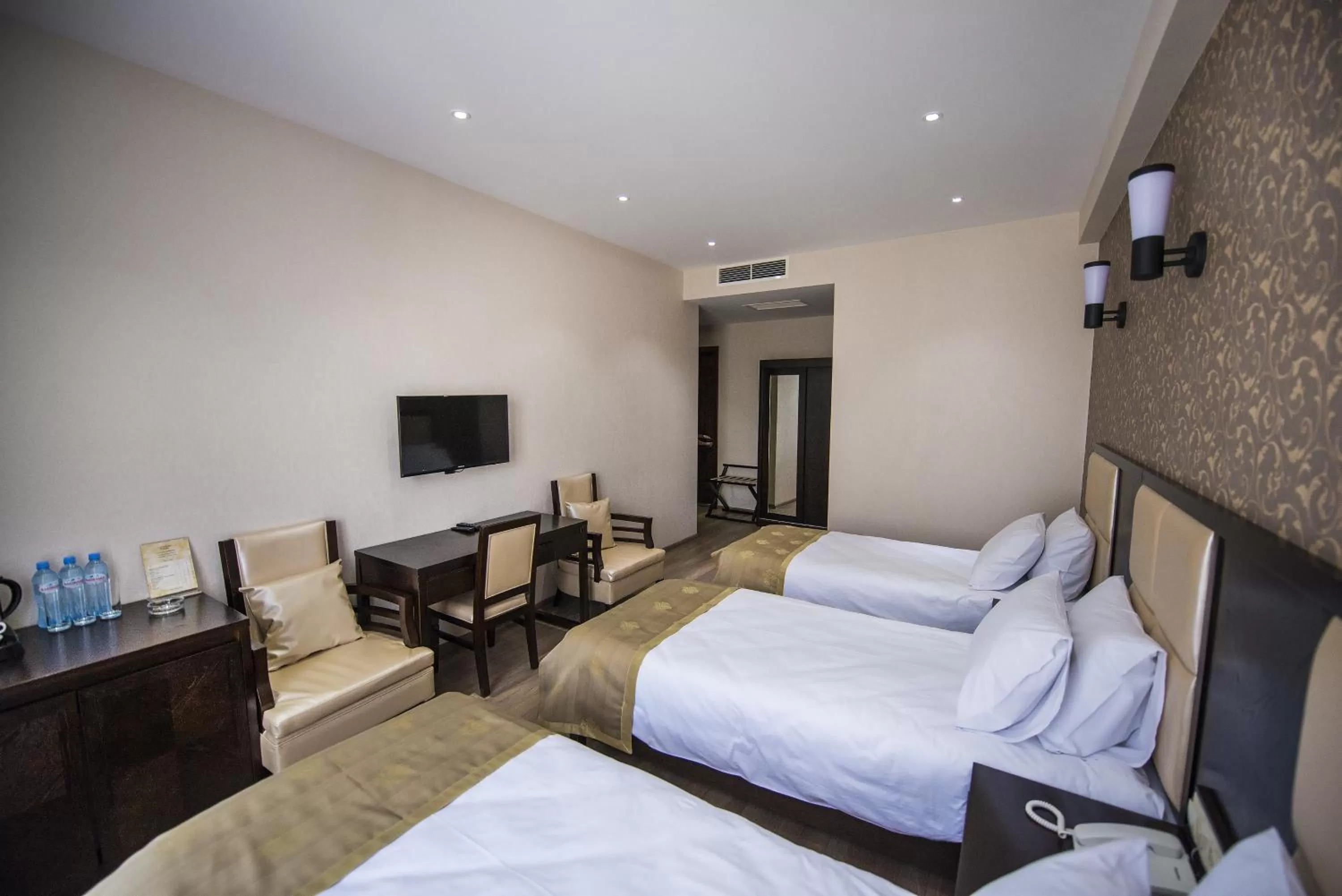 Photo of the whole room, Bed in Tbilisi Inn