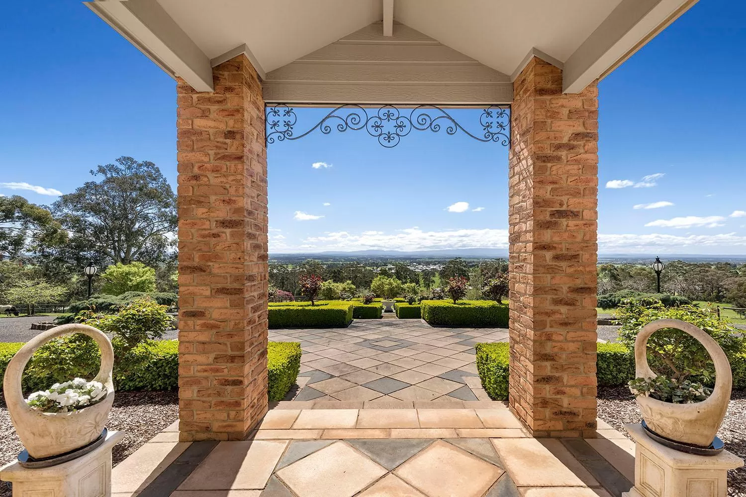 Garden view in Rosewood Park Guest Suite