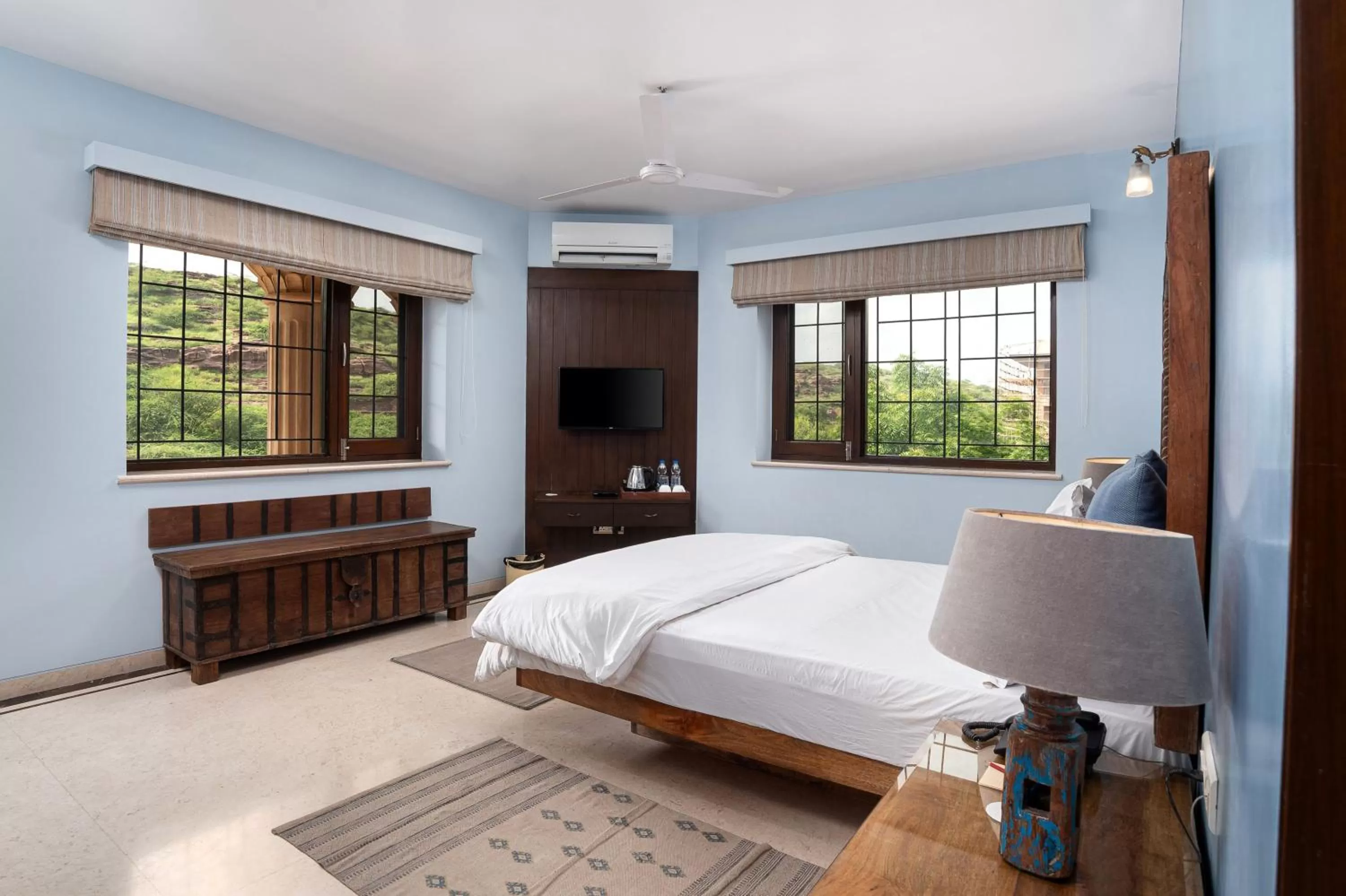 Bedroom, Bed in The Almond Tree