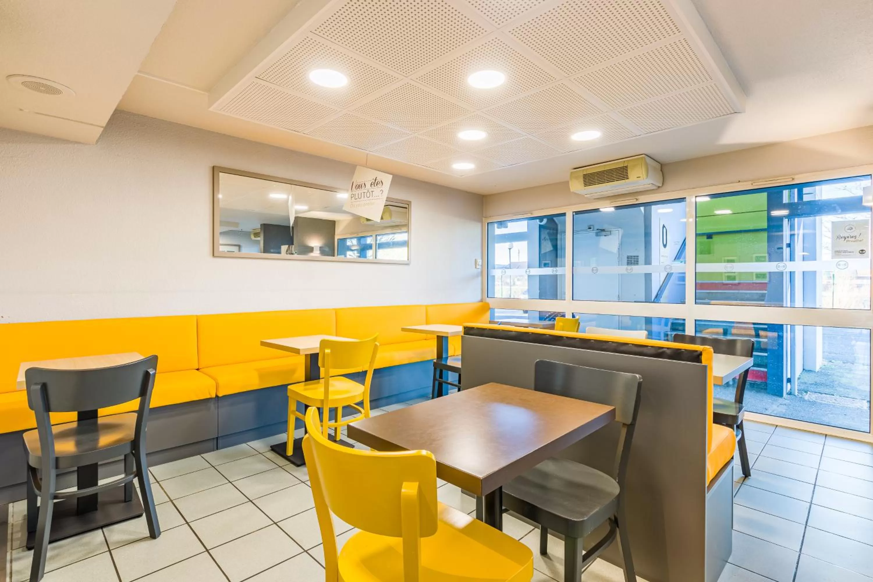 Restaurant/places to eat in B&B HOTEL TOURS Sud Joué-lès-Tours