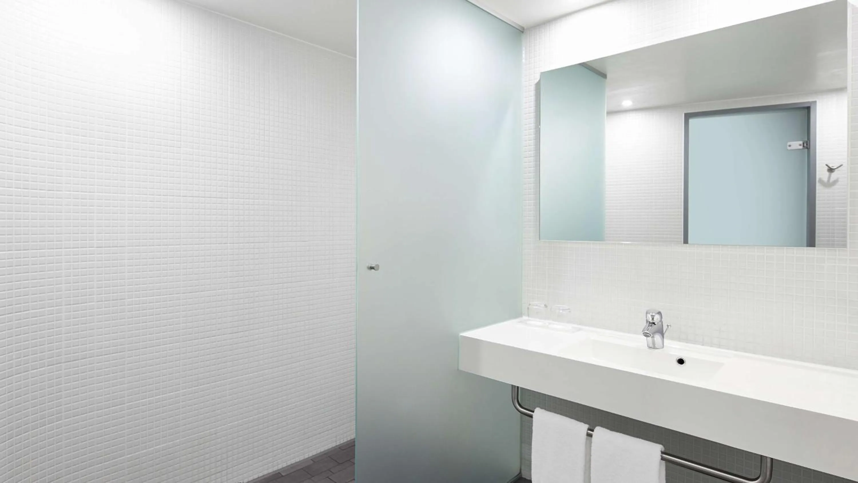 Bathroom in Park Plaza Amsterdam Airport