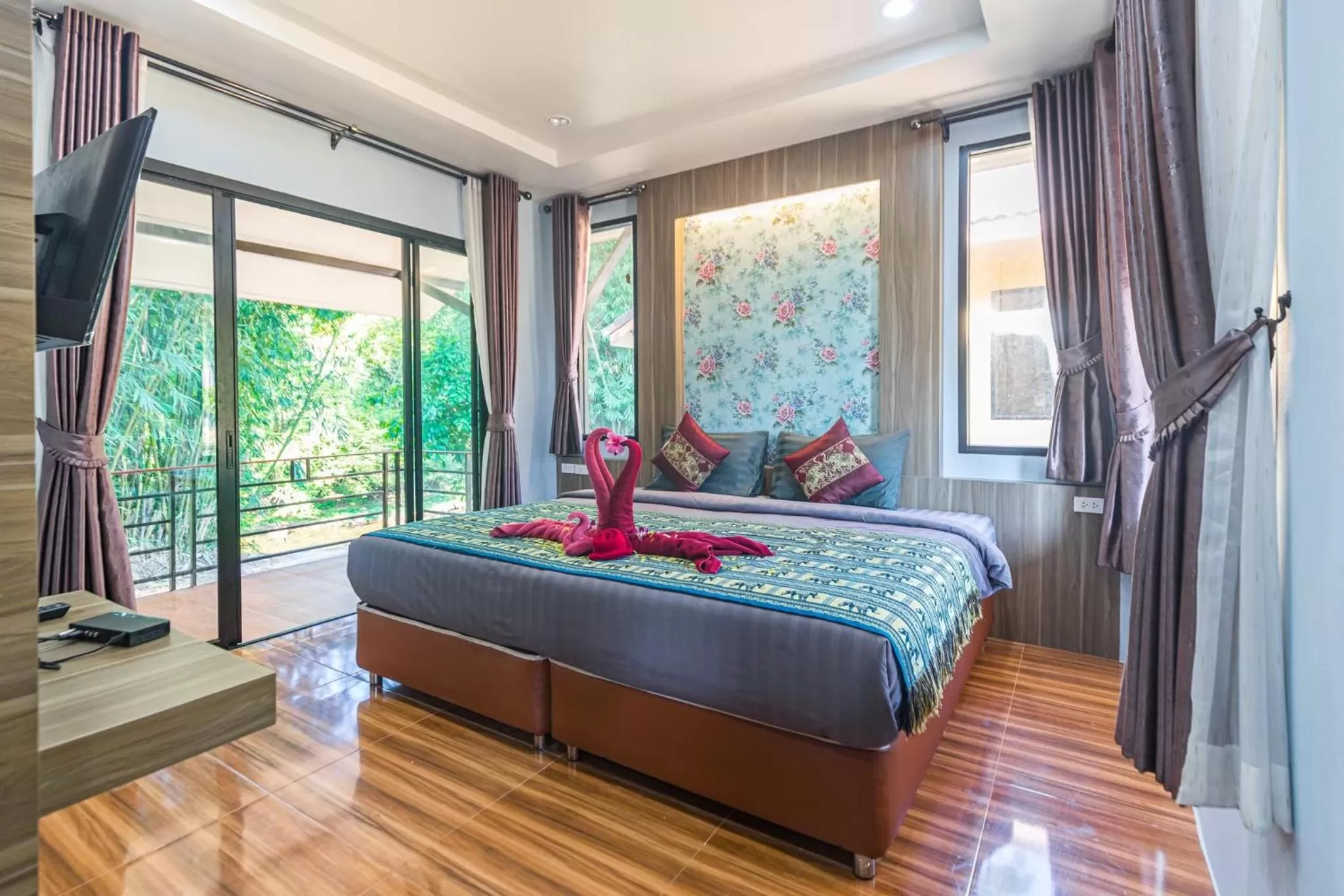 Bed in Khaosok Rainforest Resort