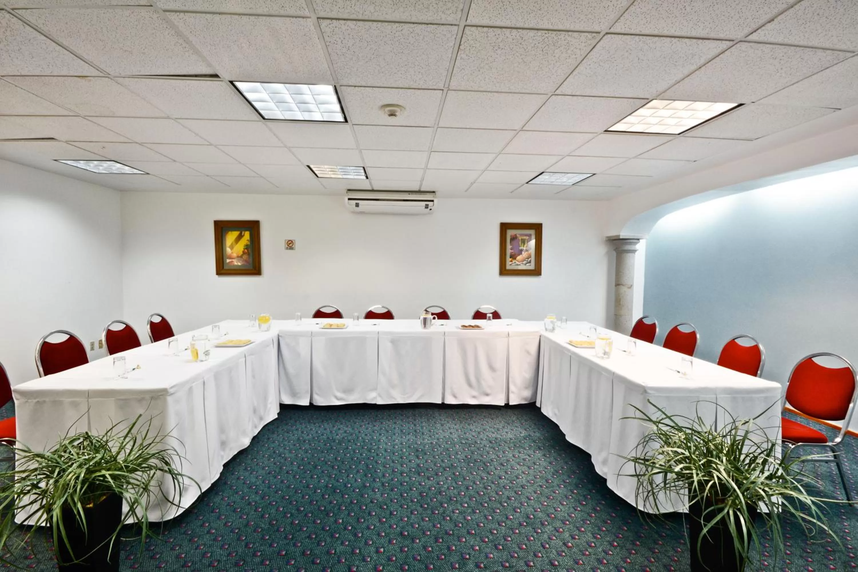Business facilities in Hotel & Suites PF