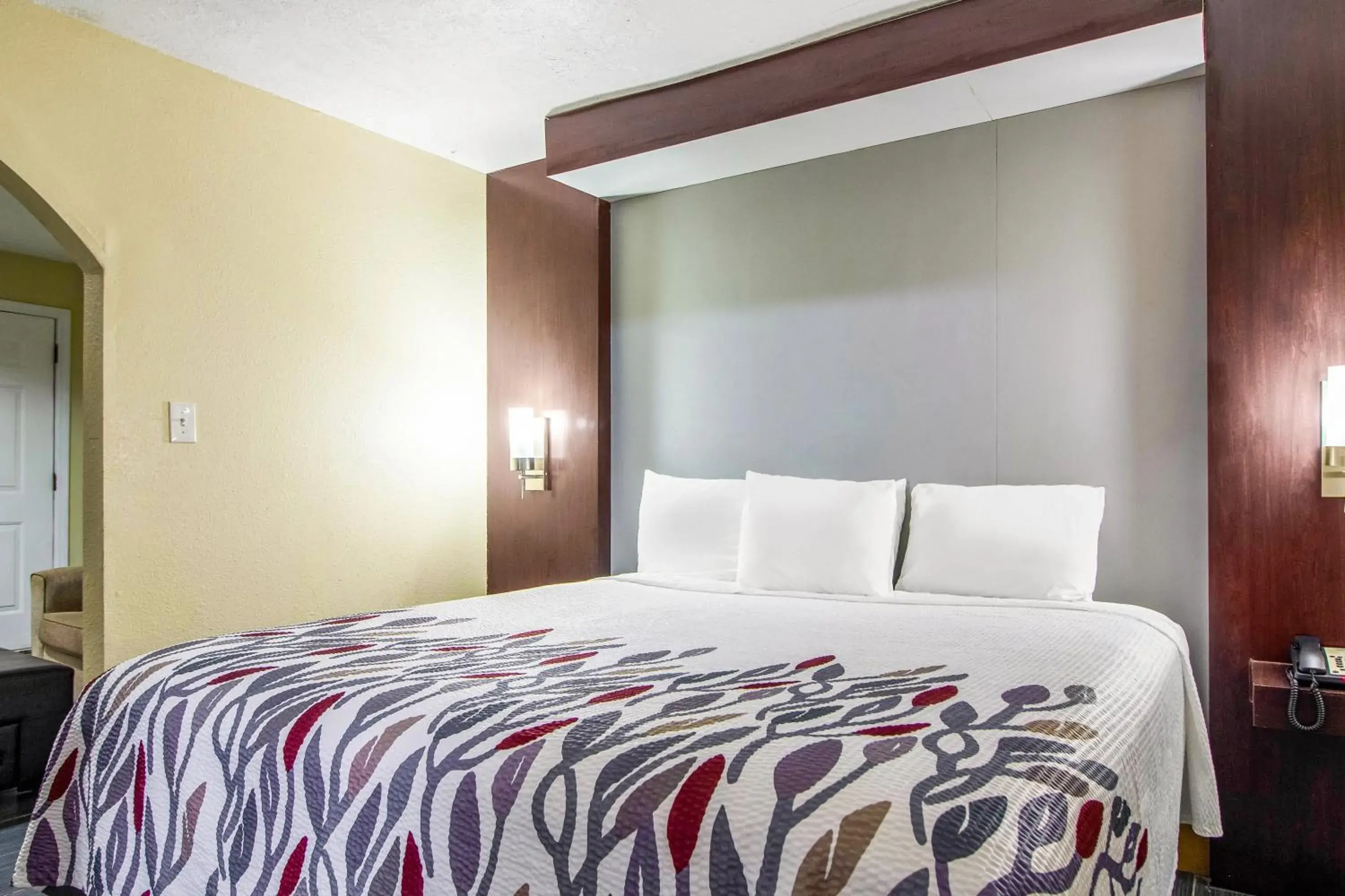 King Suite - Non-Smoking in Rodeway Inn & Suites Houston near Medical Center King Suite - Non-Smoking in Rodeway Inn & Suites Houston near Medical Center