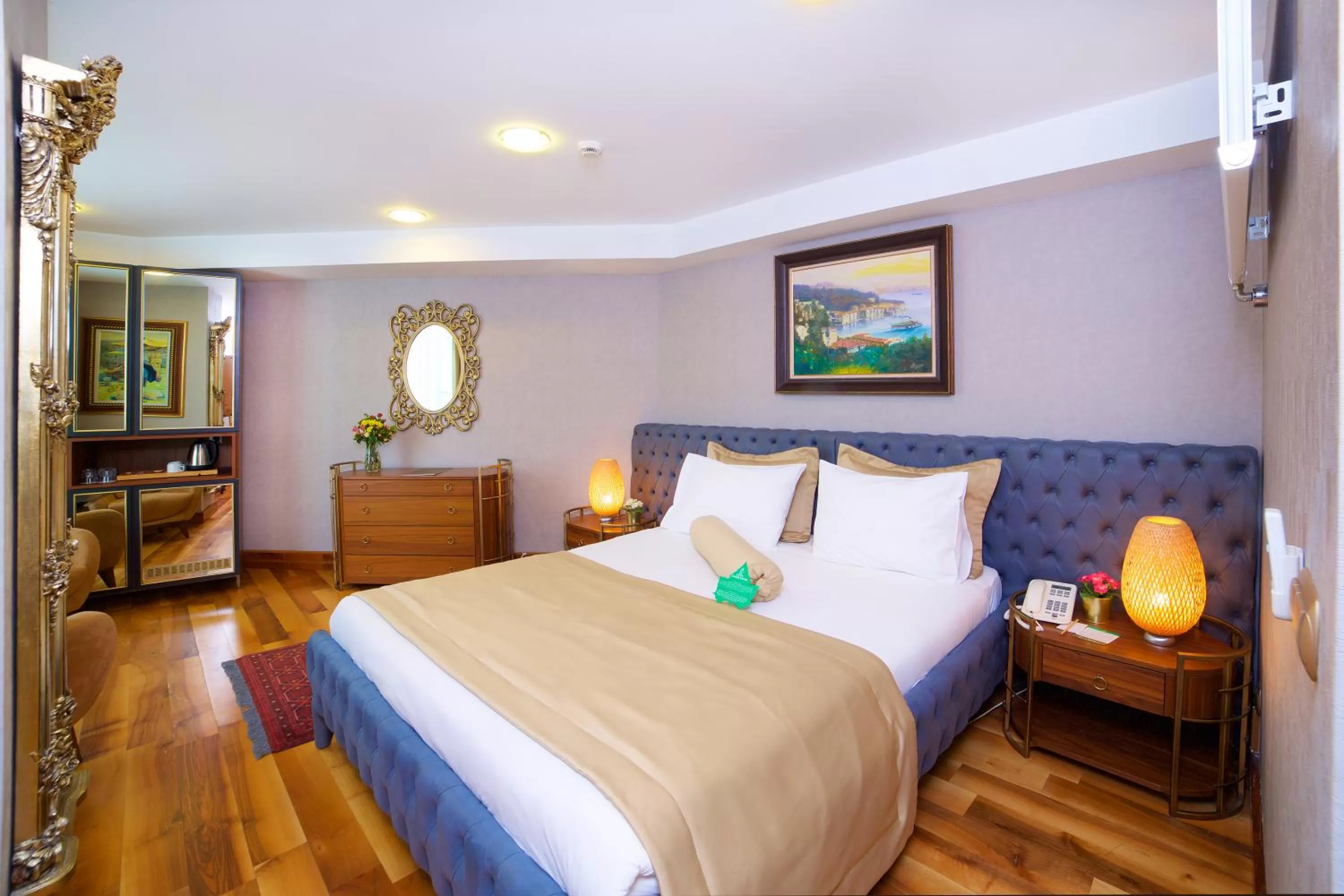 Photo of the whole room, Bed in Zagreb Hotel