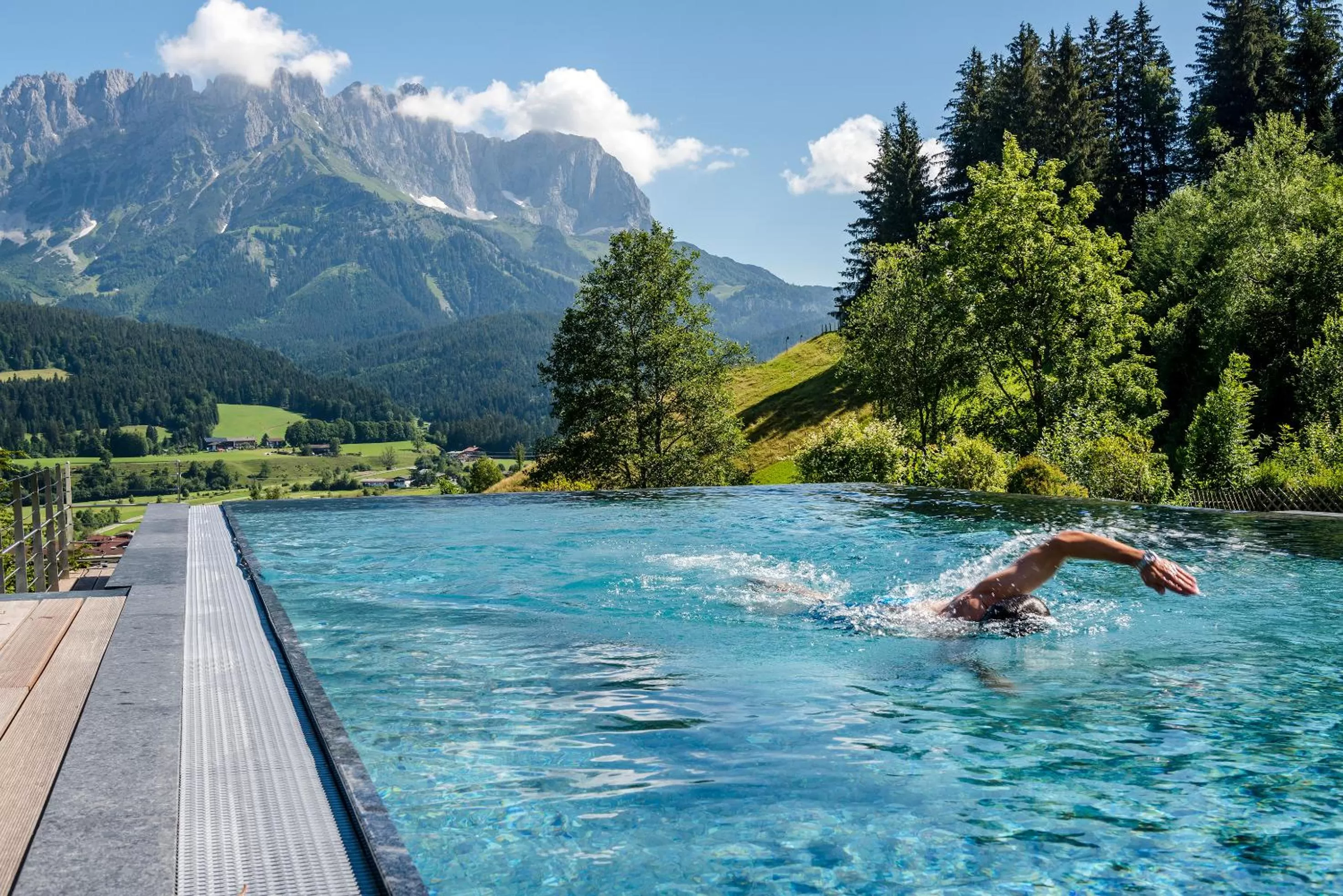 Swimming pool in Hotel Der Bär