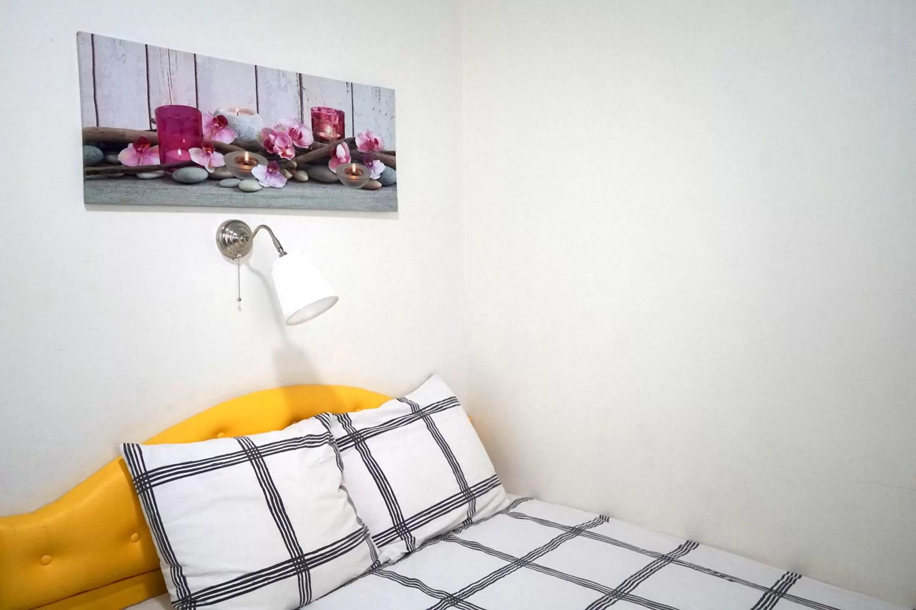 Photo of the whole room, Bed in Holland Lodge Paramaribo