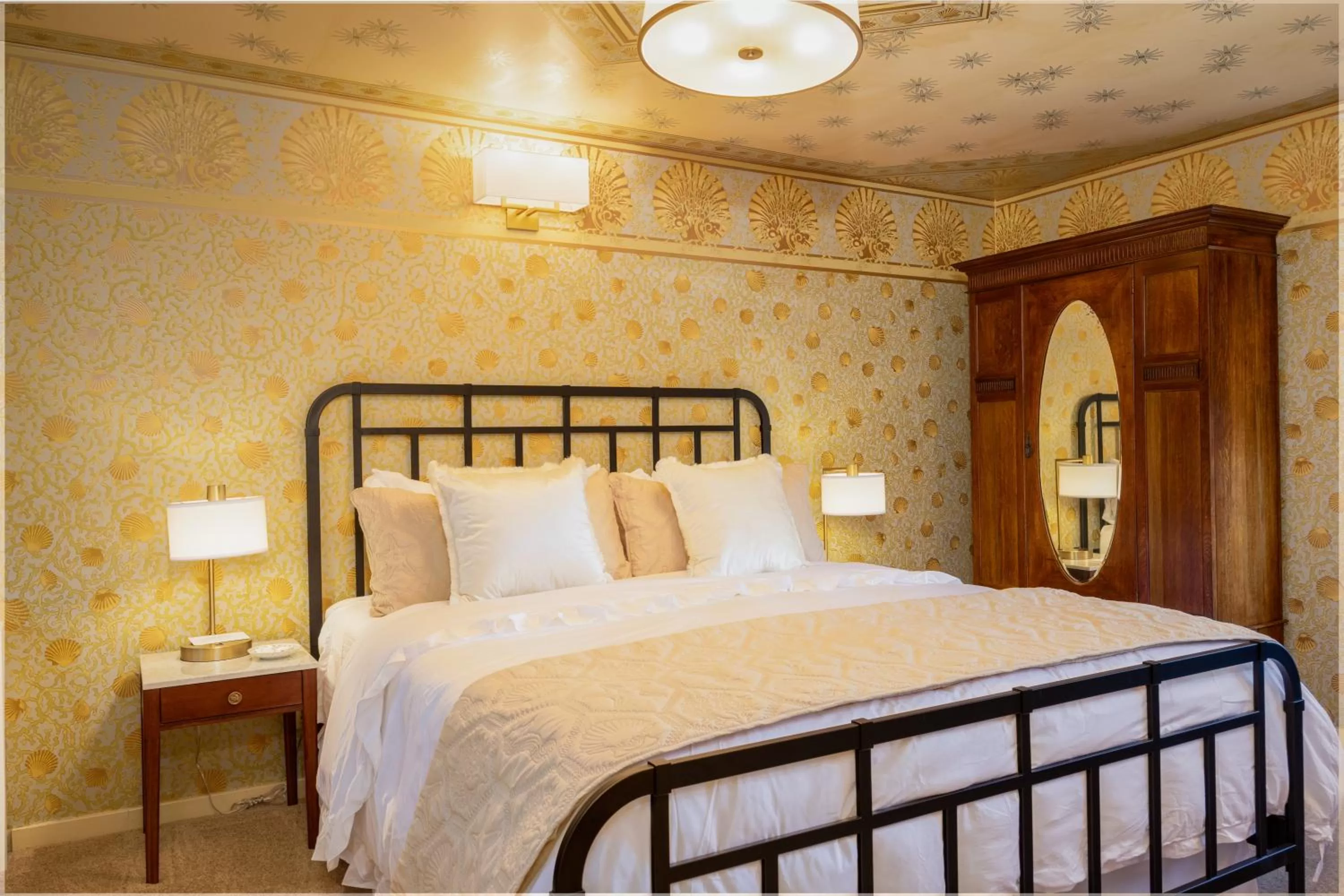 Bed in Mill Rose Inn