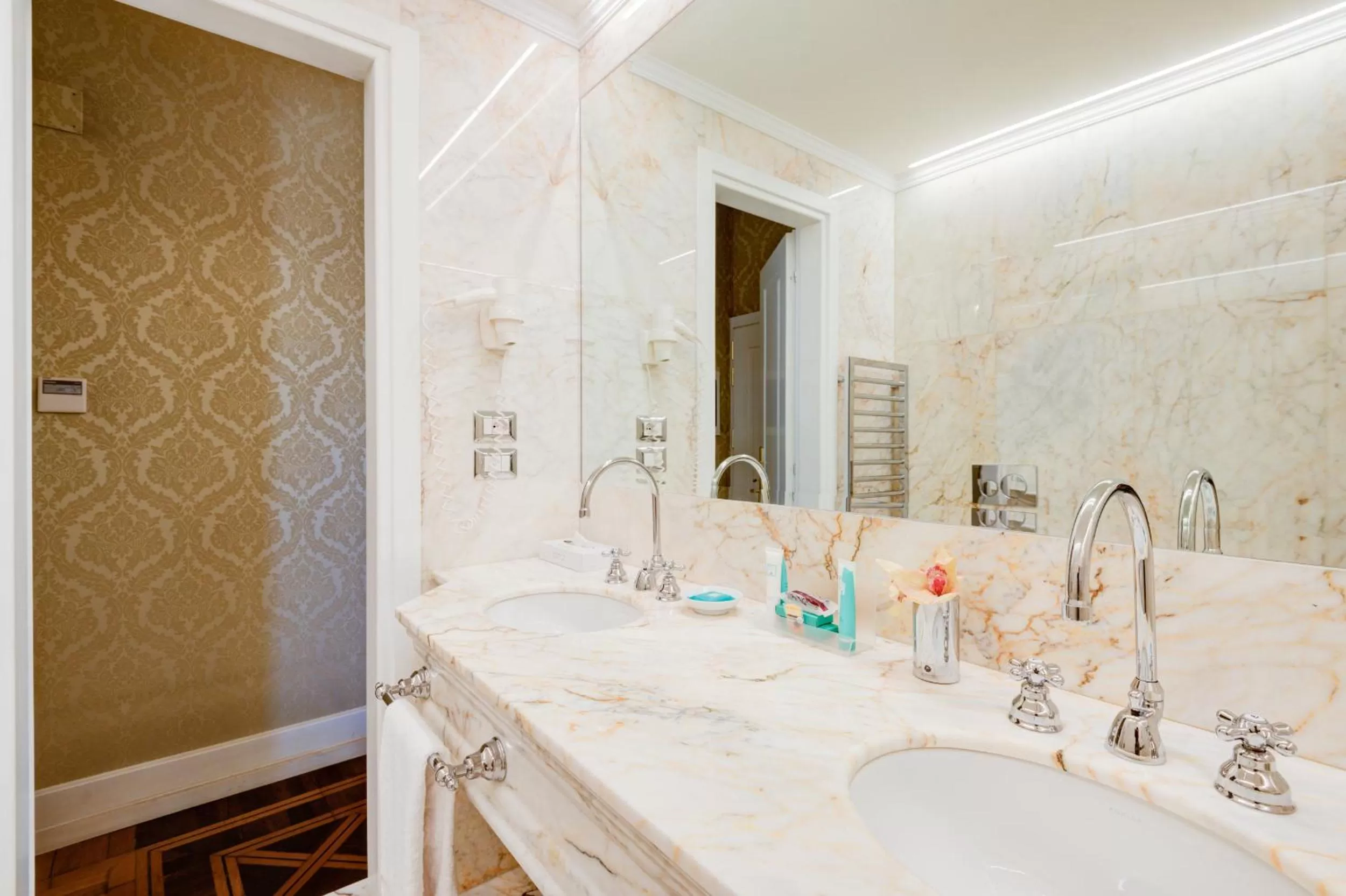 Bathroom in Hotel Al Duca Di Venezia