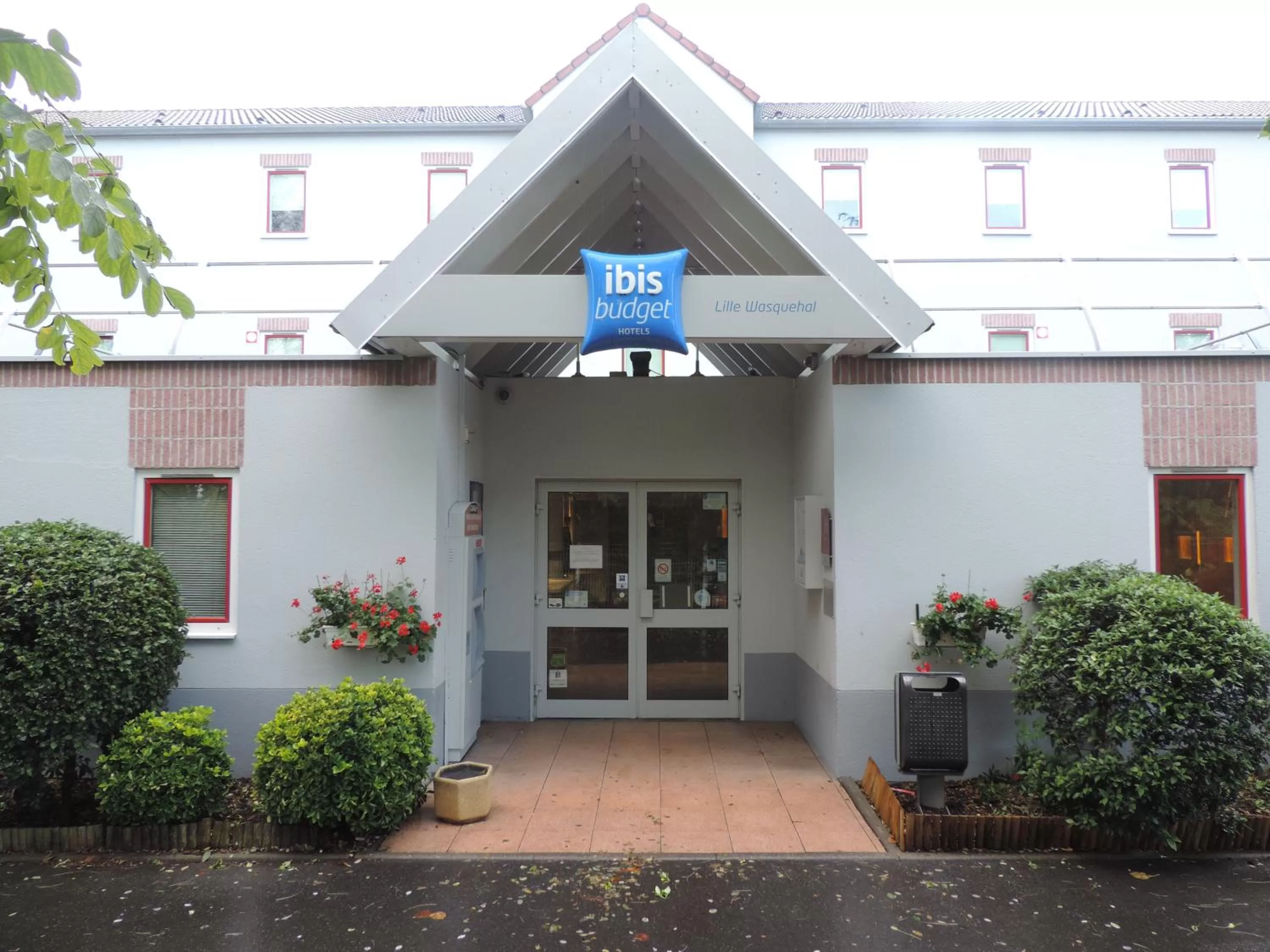 Facade/Entrance in ibis budget Lille Wasquehal