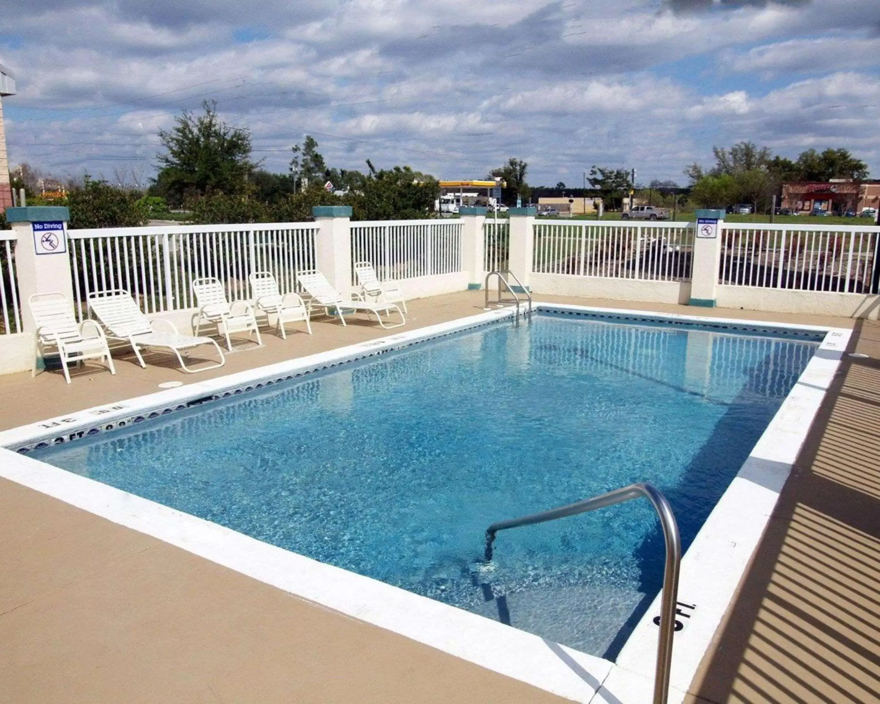 Quality Inn Chipley I-10 at Exit 120 Quality Inn Chipley I-10 at Exit 120