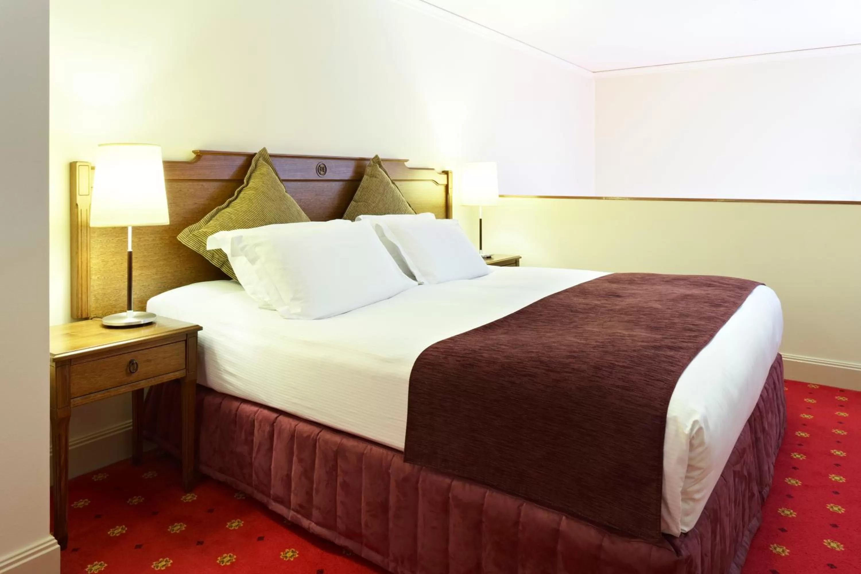 Bed in Grand Hotel Melbourne