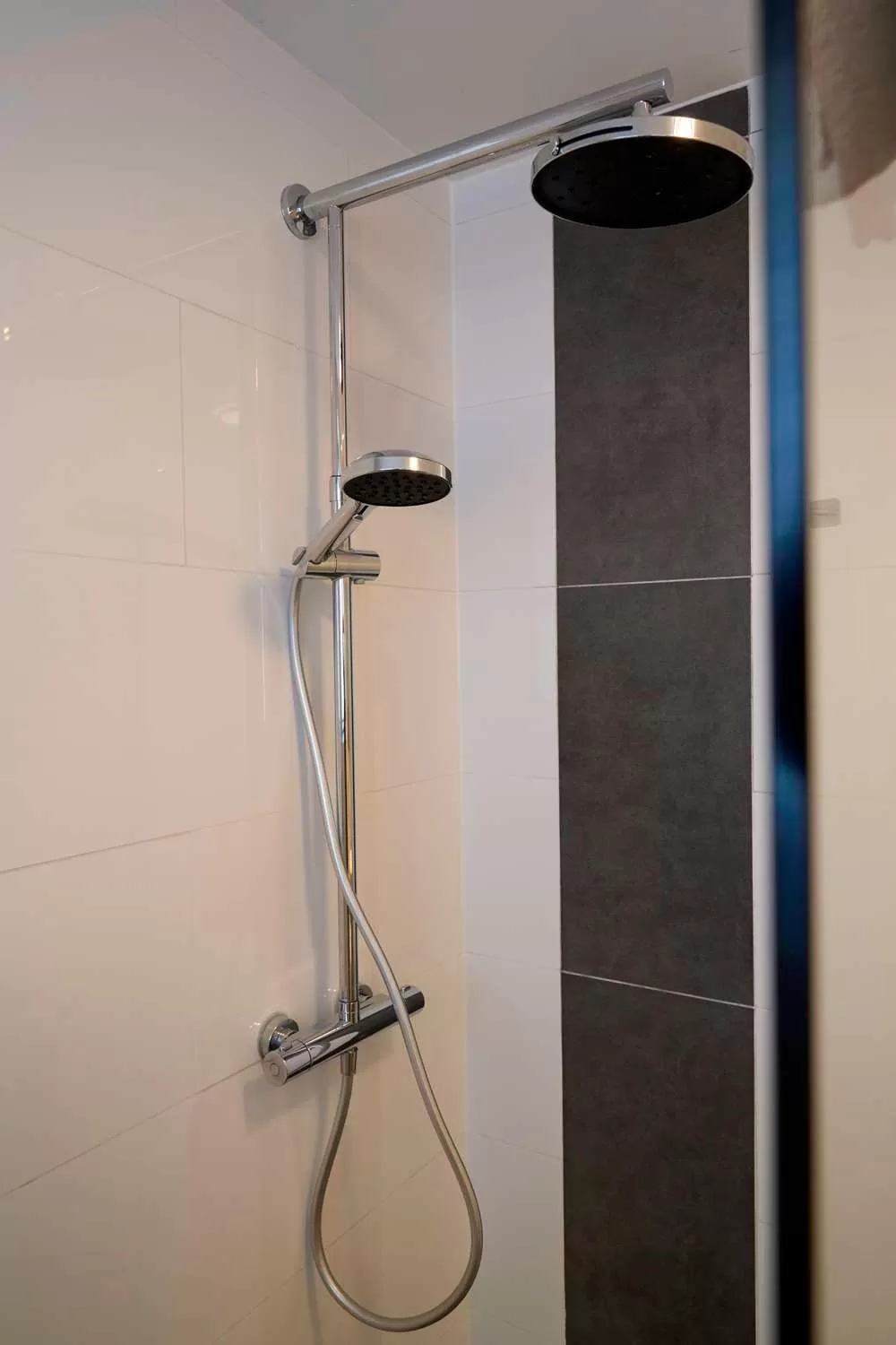 Shower, Bathroom in Hotel zur Post Ochsendorf